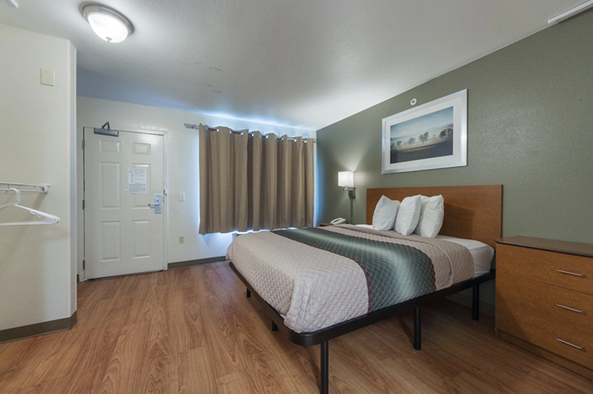 Studio Queen Bed Non Smoking