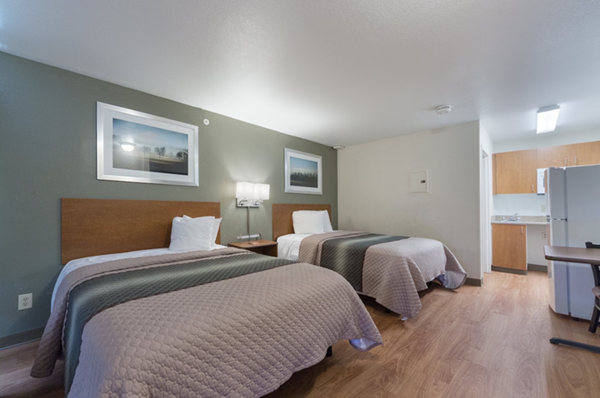 Studio Two Queen Beds Non Smoking