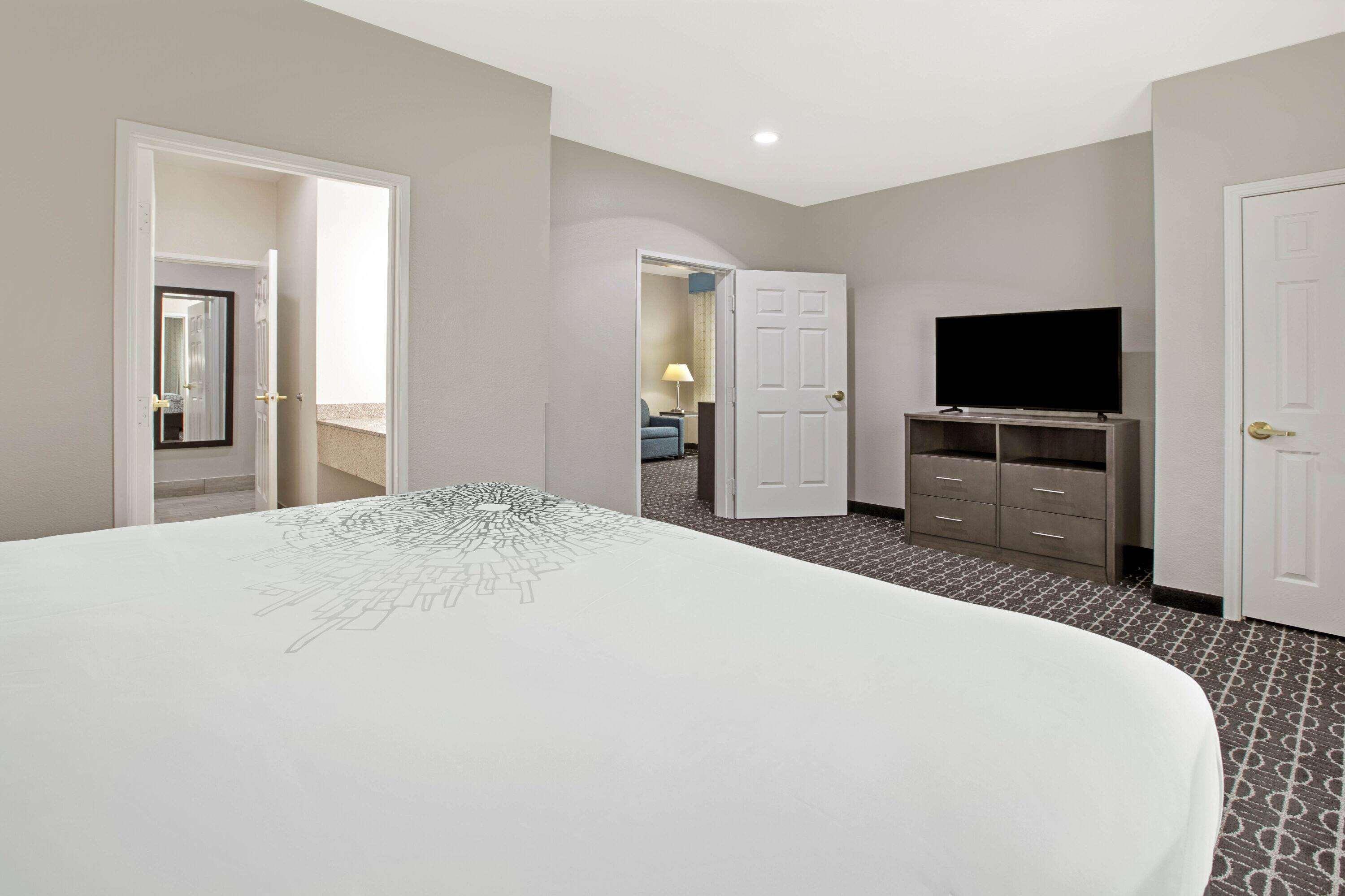 Suite Deluxe King Bed