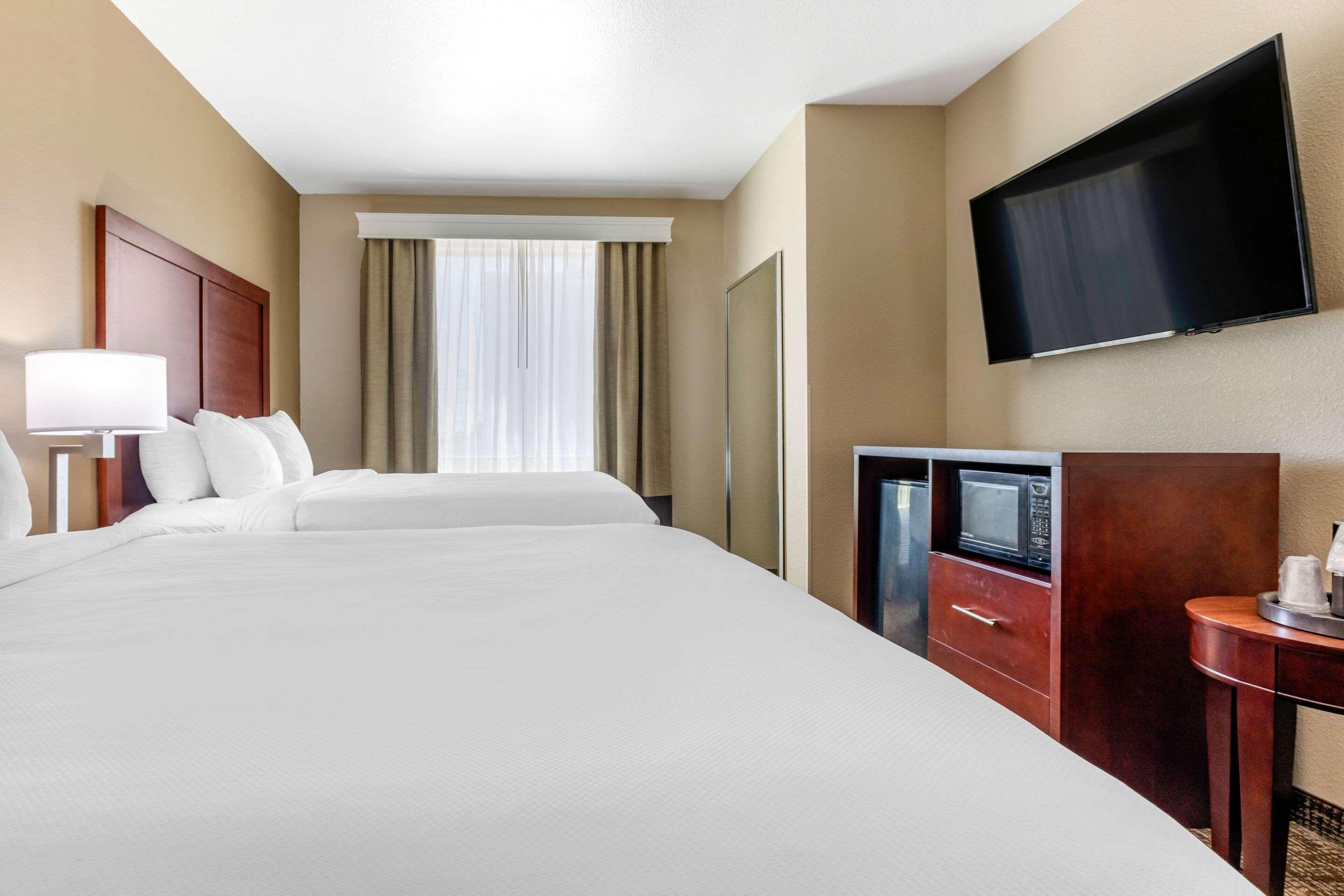 Quadruple Two Queen Beds Non Smoking