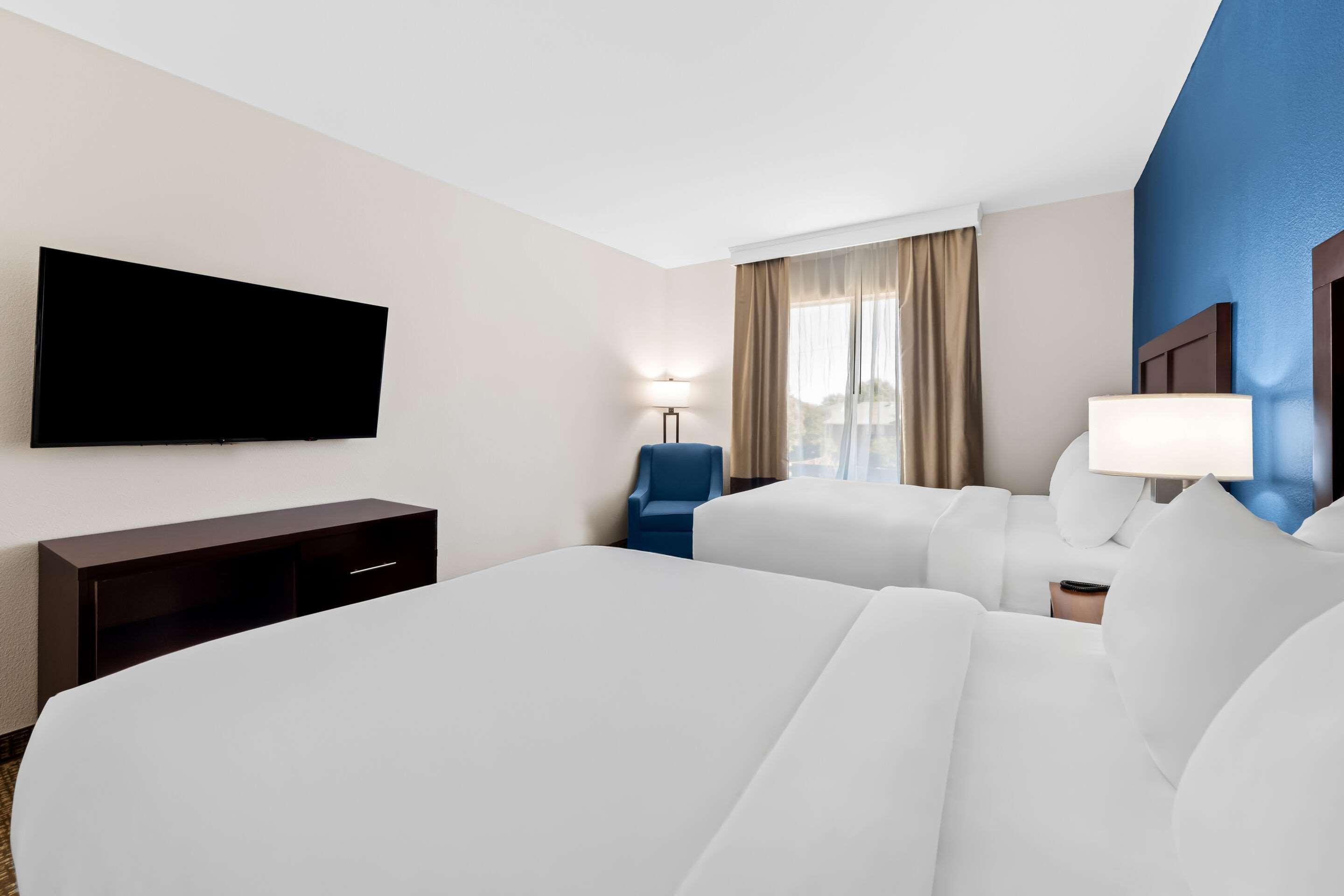 Quadruple Two Queen Beds Non Smoking