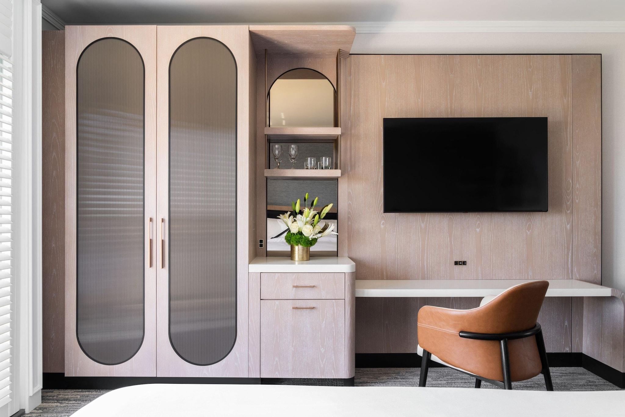 Double Deluxe King Bed