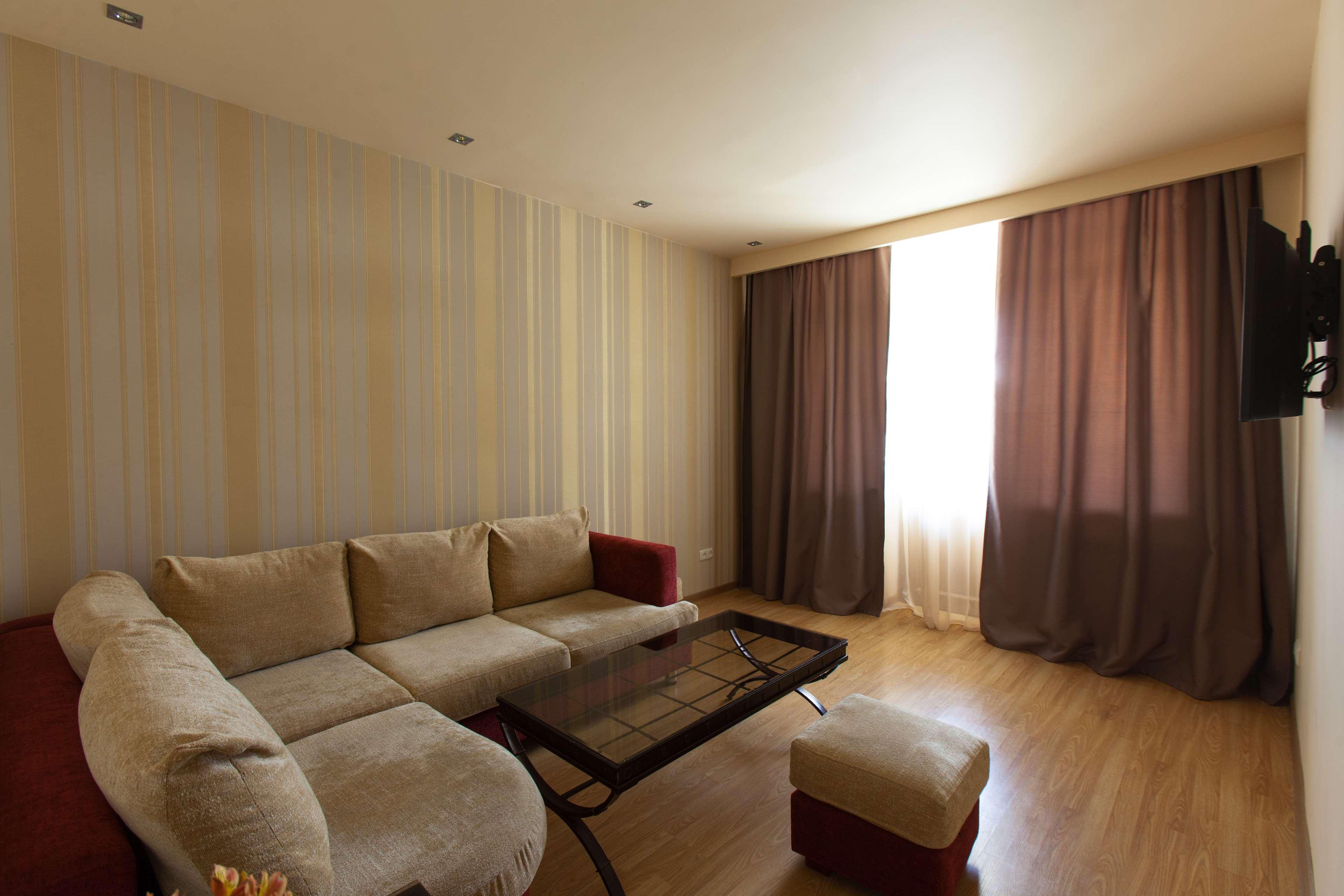 Suite Queen Size Bed