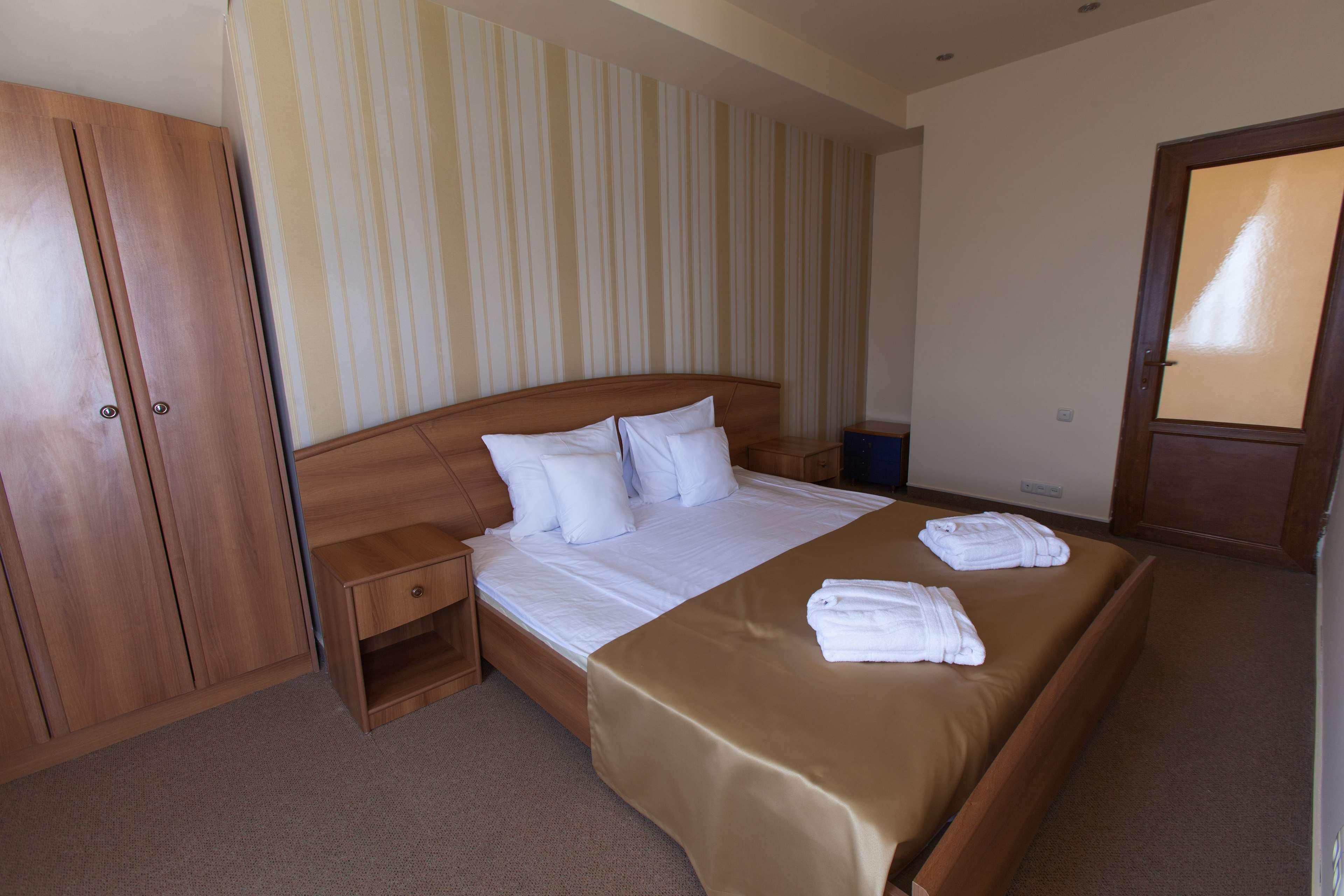 Suite Queen Size Bed