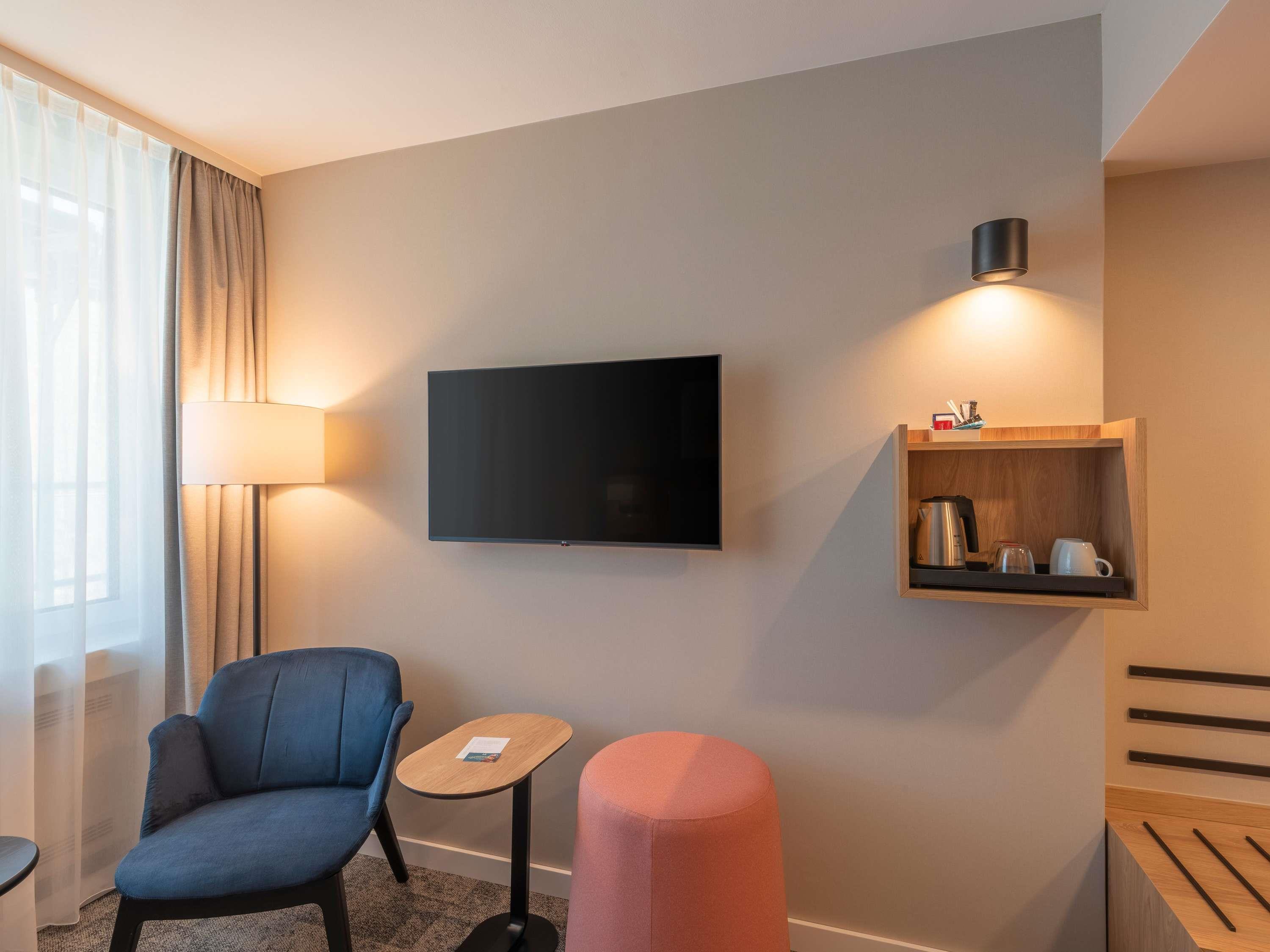 Double Queen Size Bed