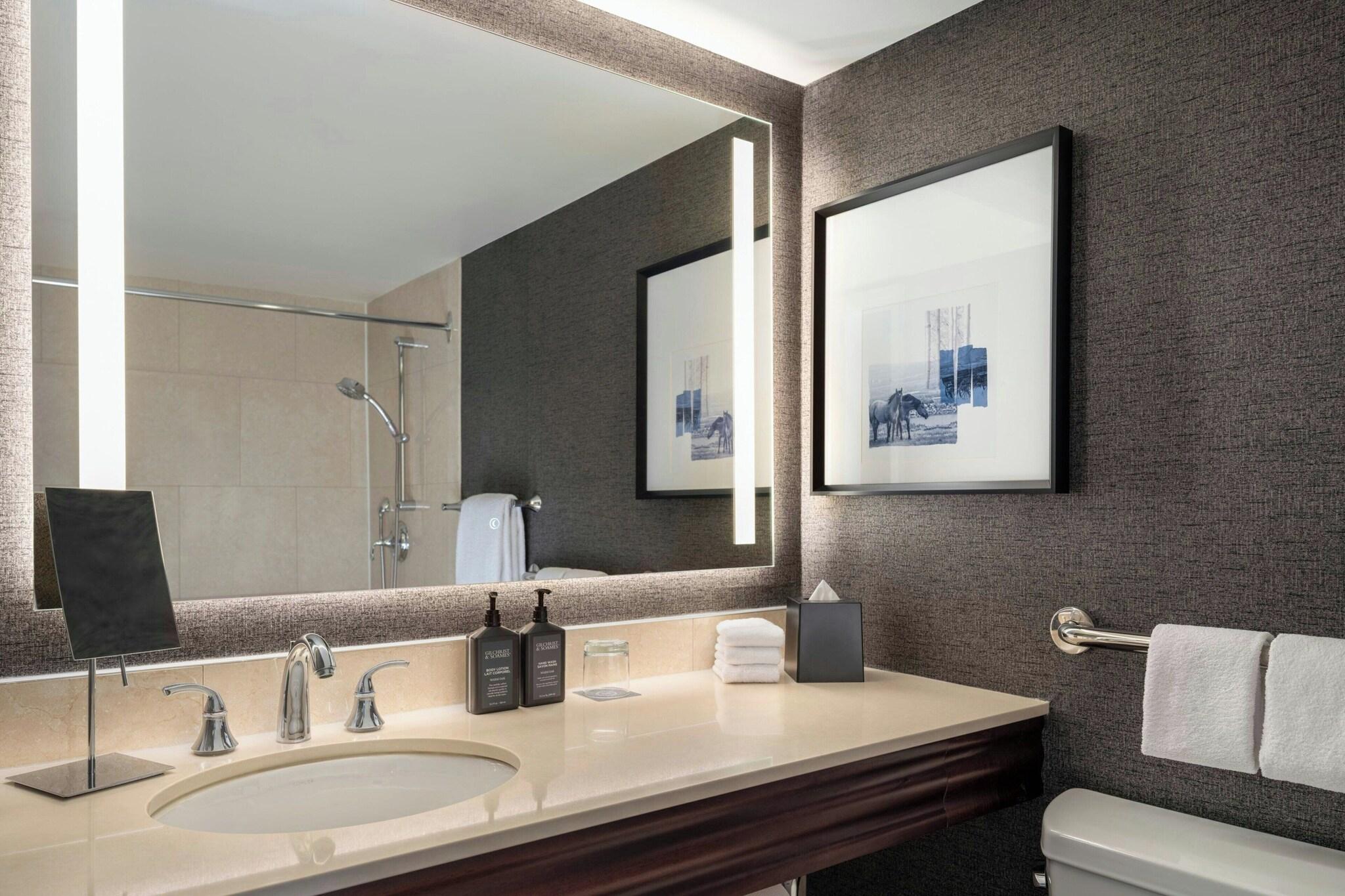 Double Guest Room Queen Bed