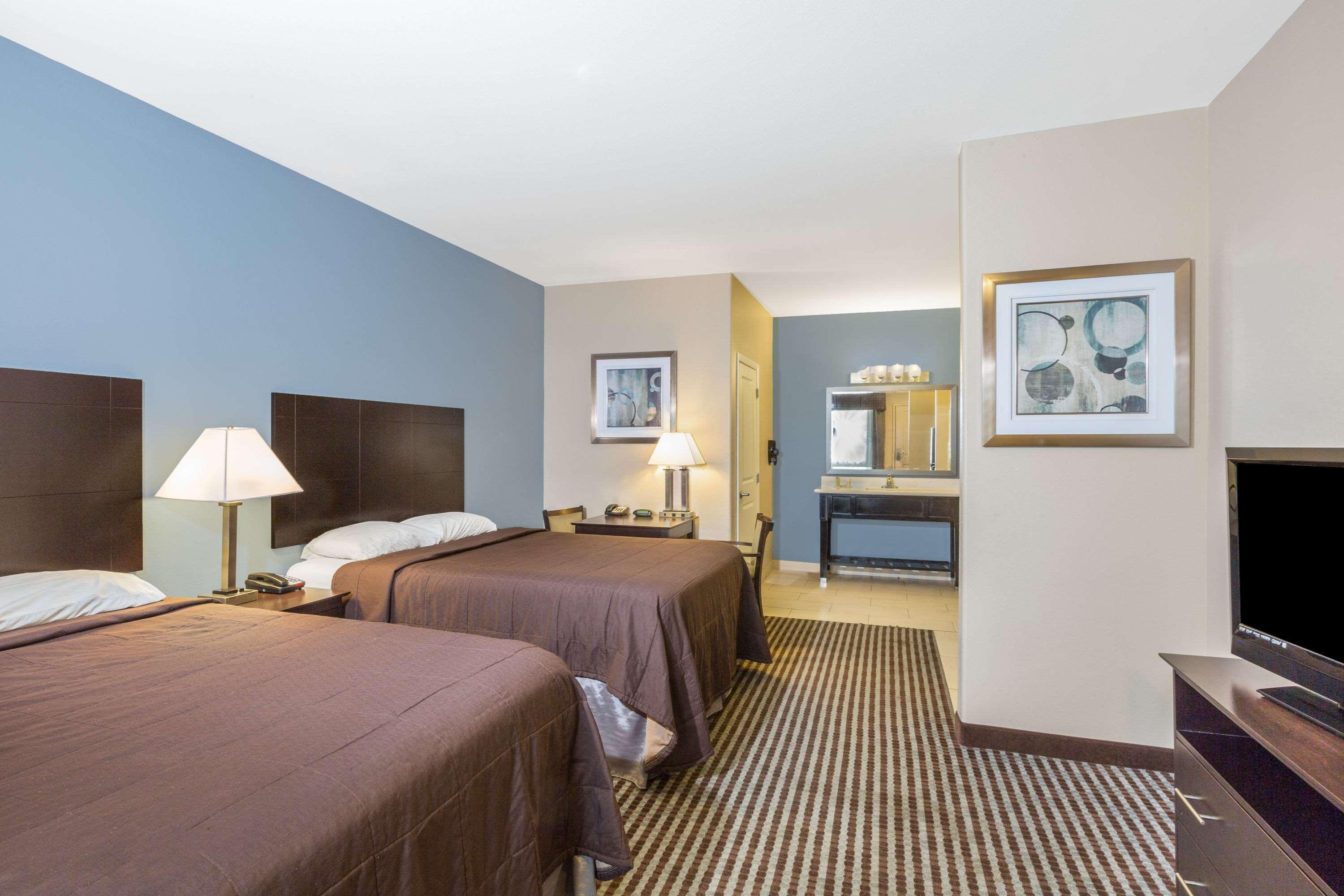 Quadruple Two Queen Beds