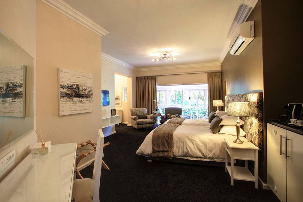 Family Room King Size Bed