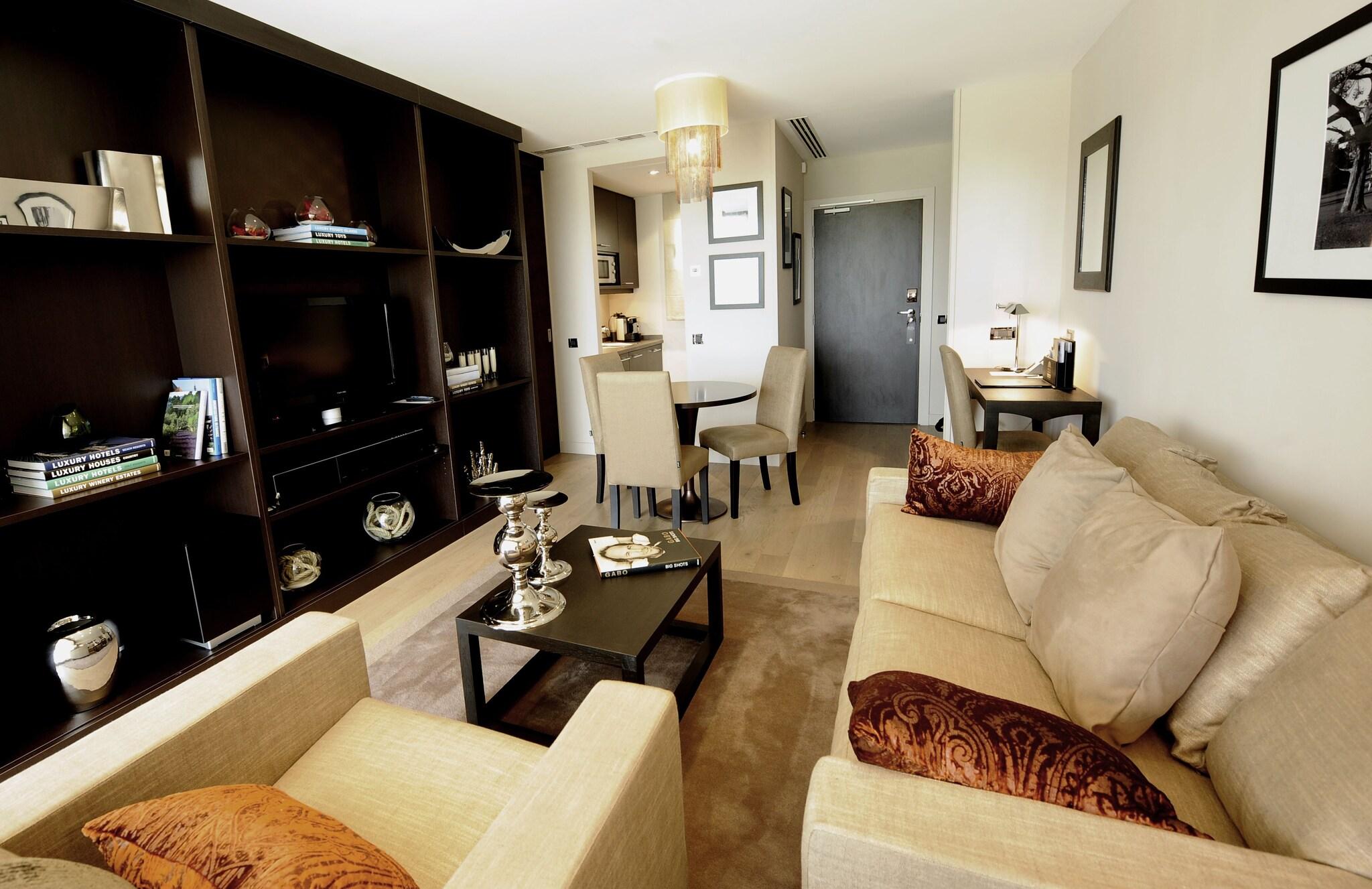 Suite Deluxe King Bed