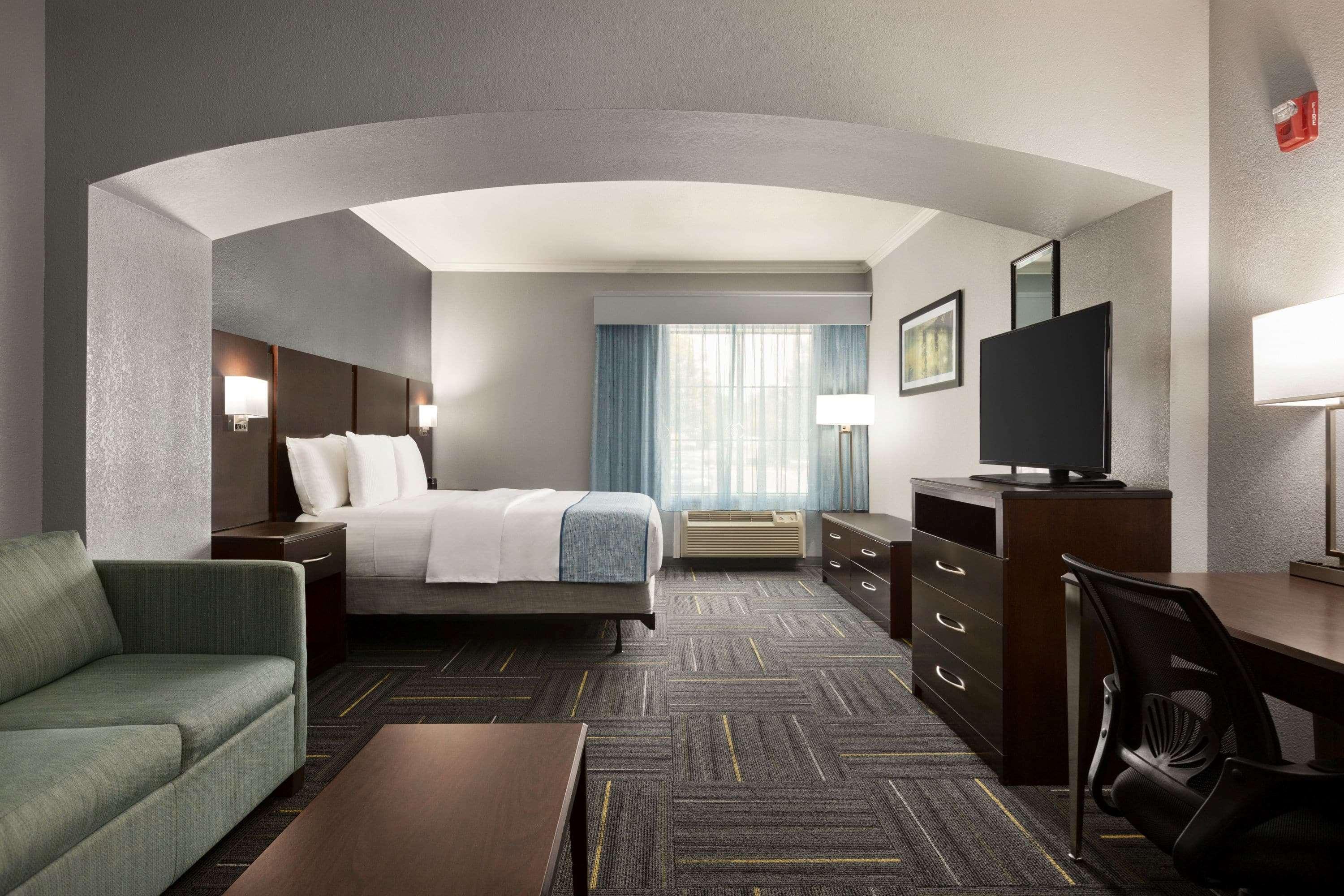 Double King Bed Non Smoking