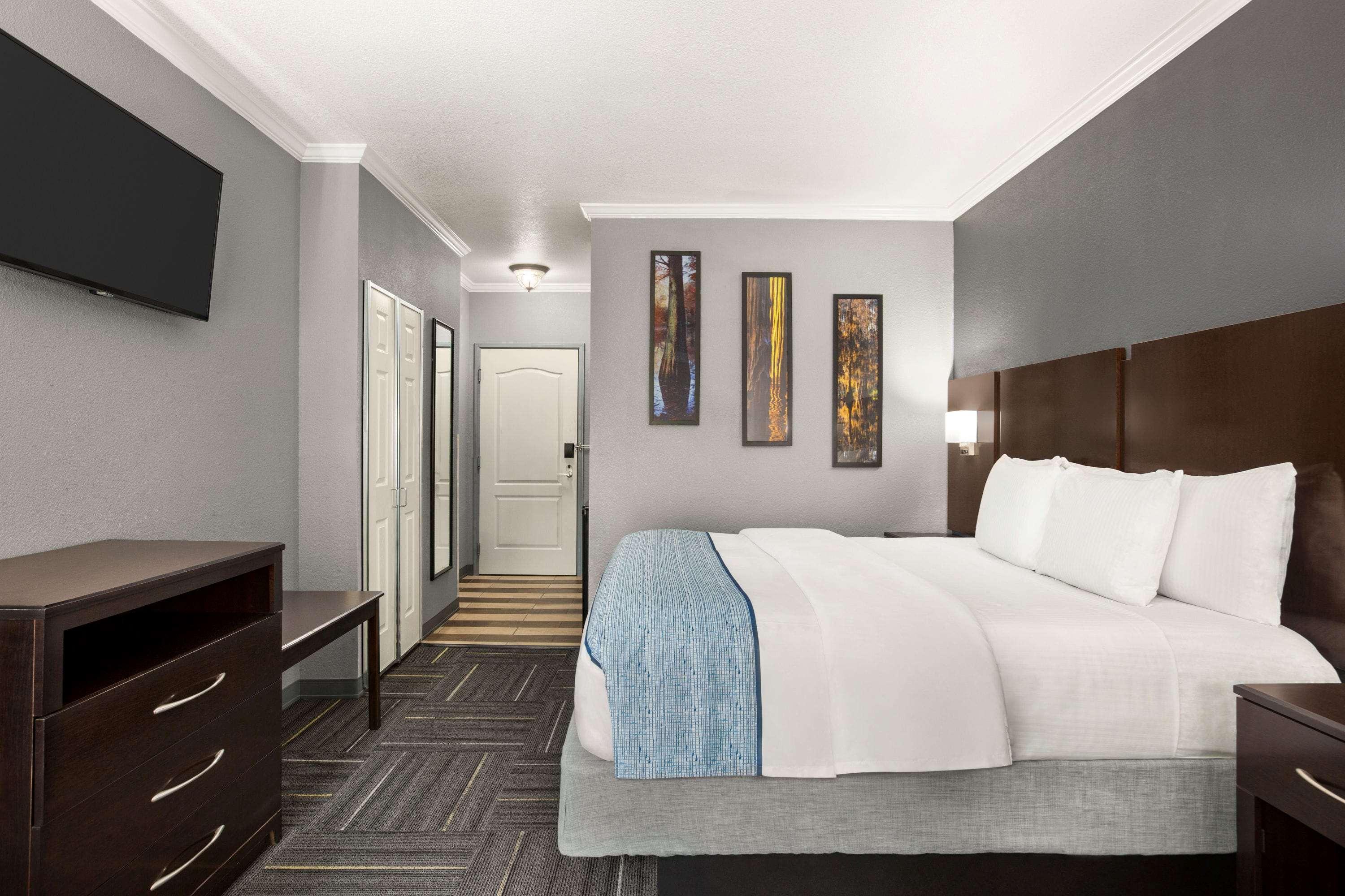 Double Deluxe King Bed