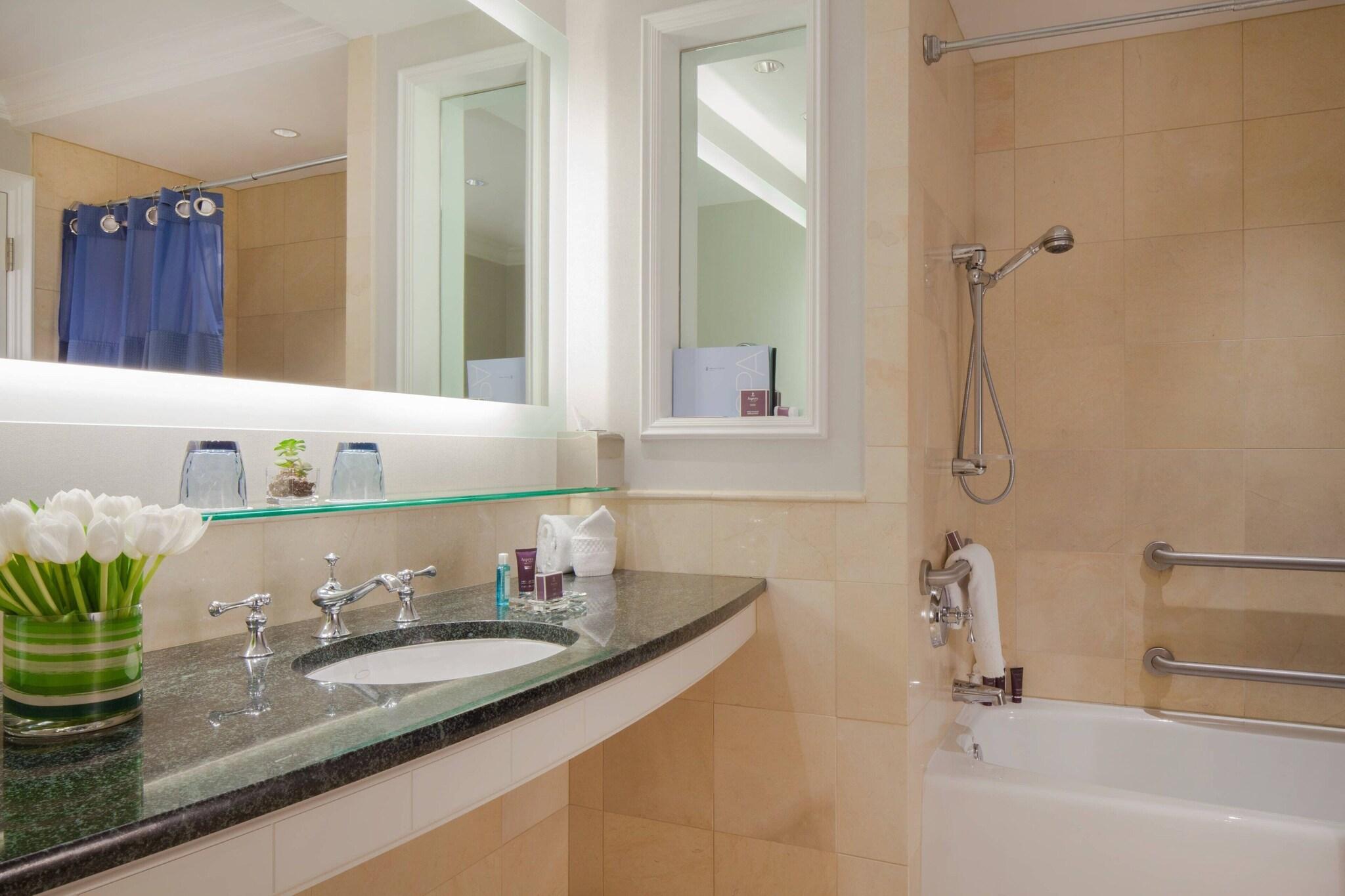 Double Deluxe King Bed