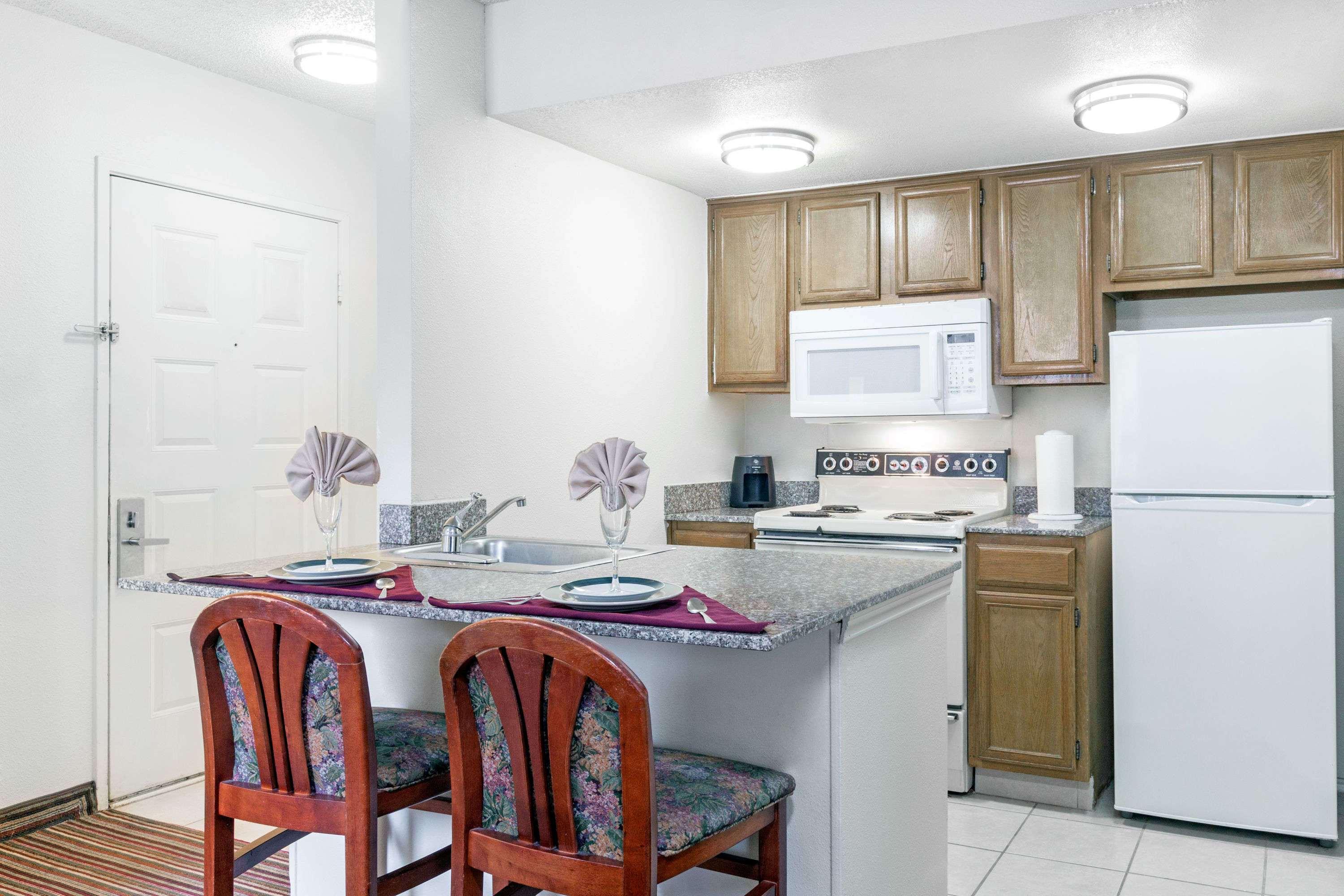 Suite Queen Size Bed