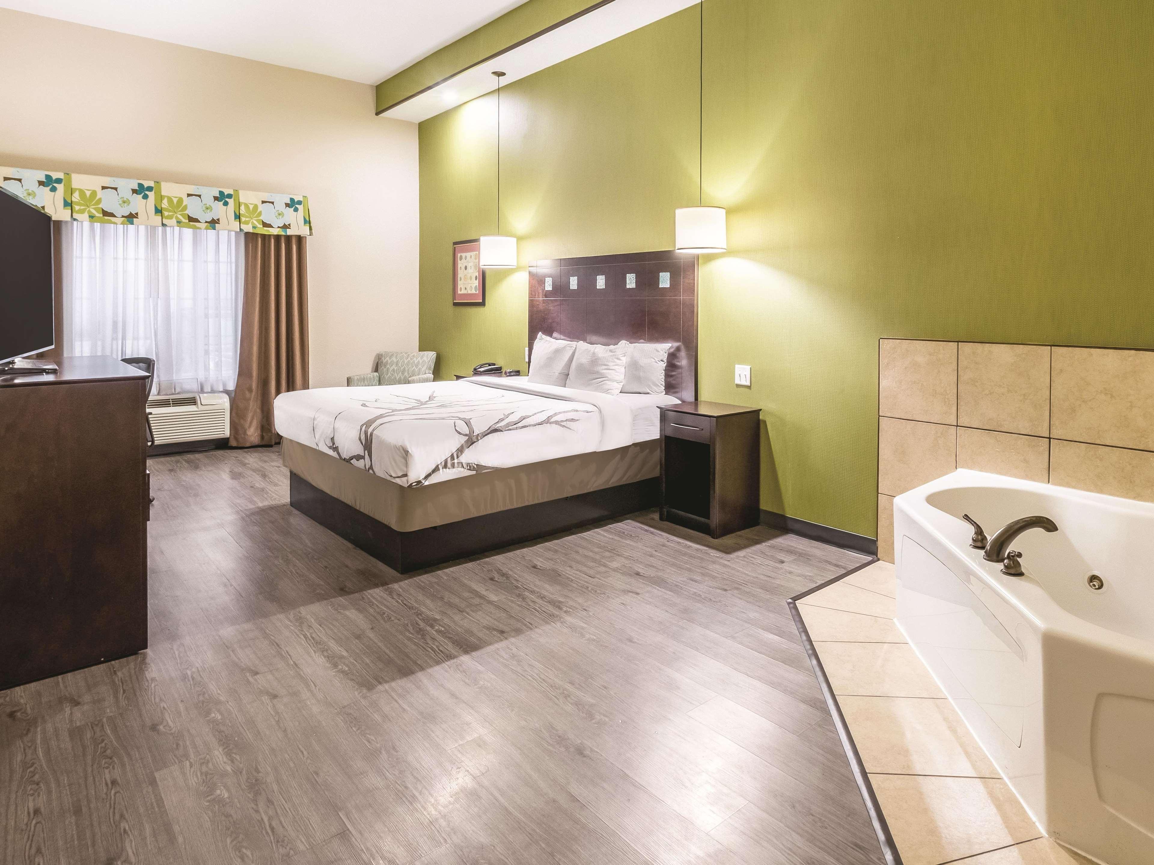 Double Deluxe King Bed