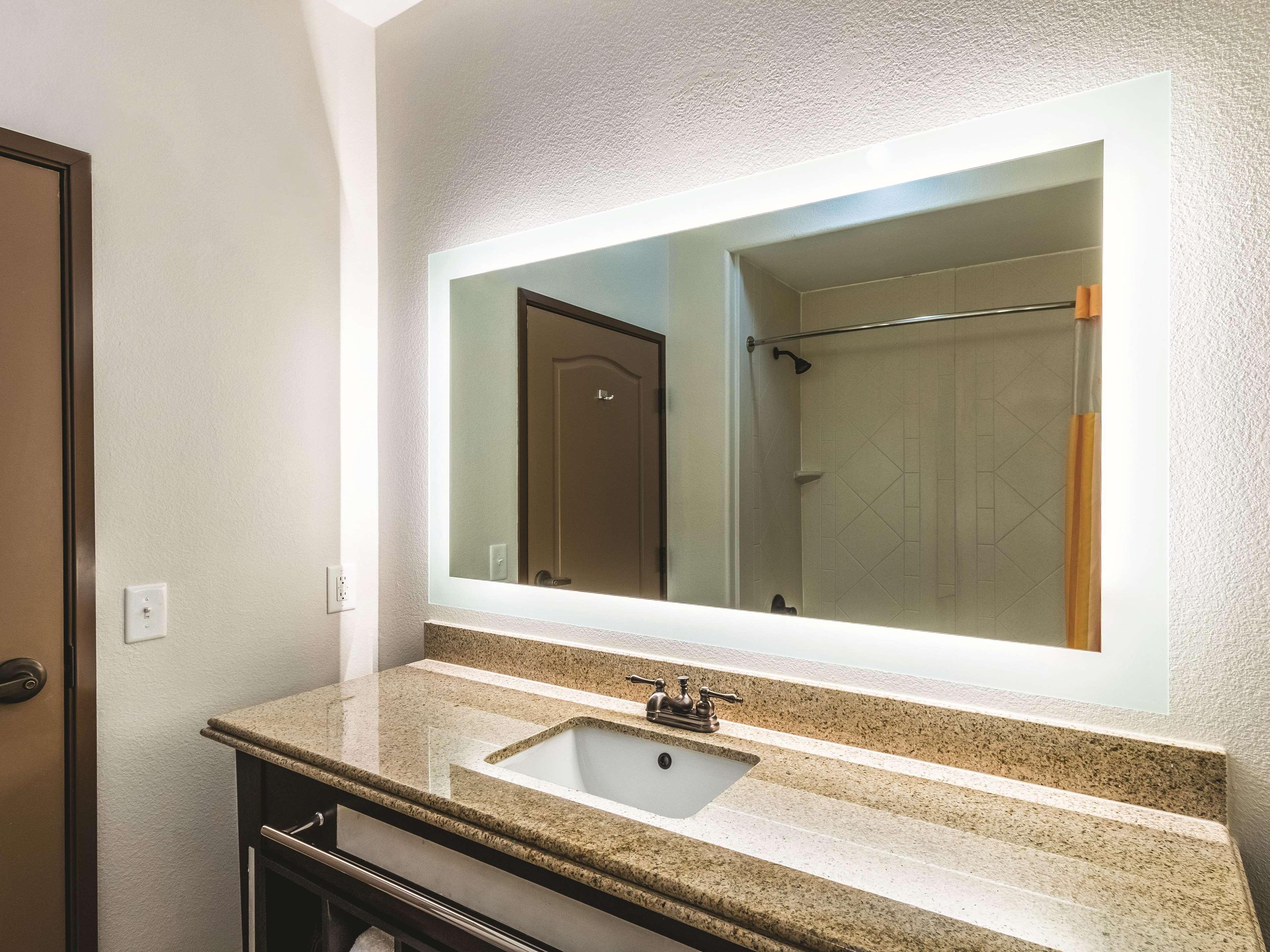 Suite Deluxe King Bed