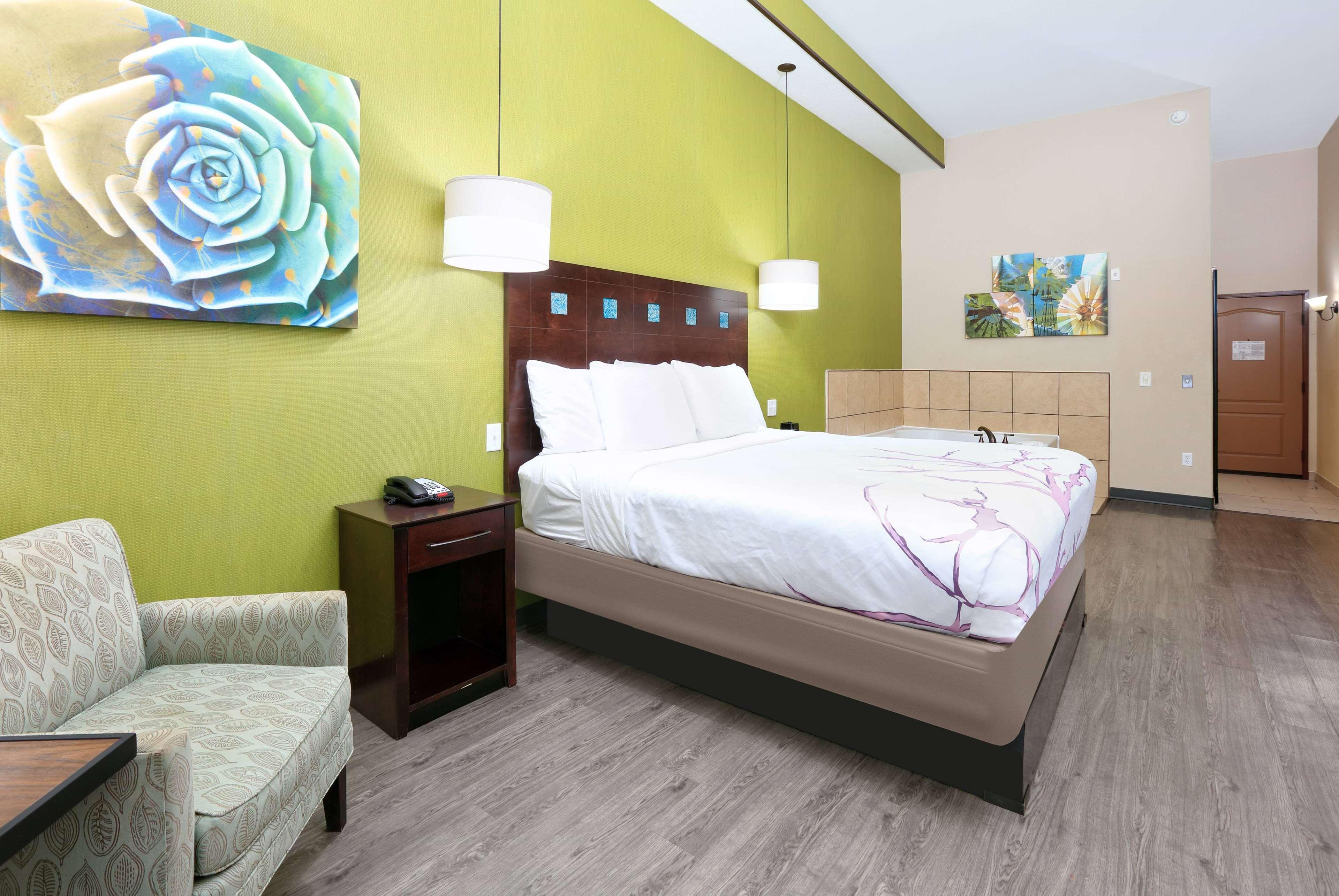 Double Deluxe King Bed