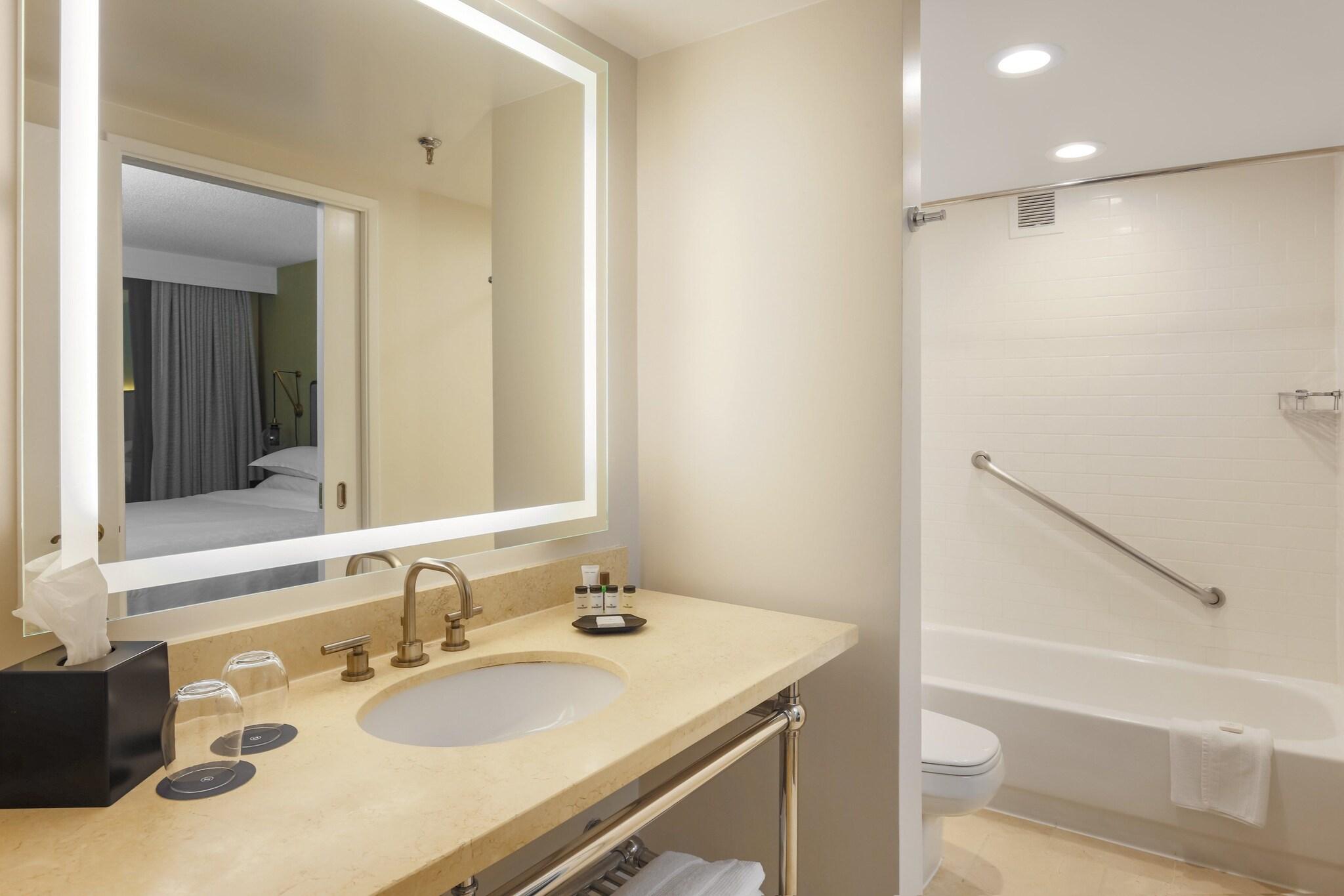 Suite City View King Bed