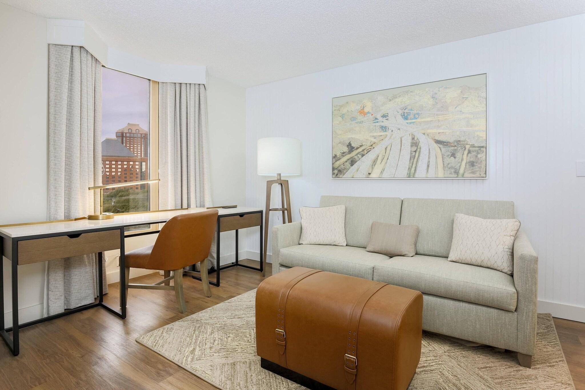 Suite City View King Bed