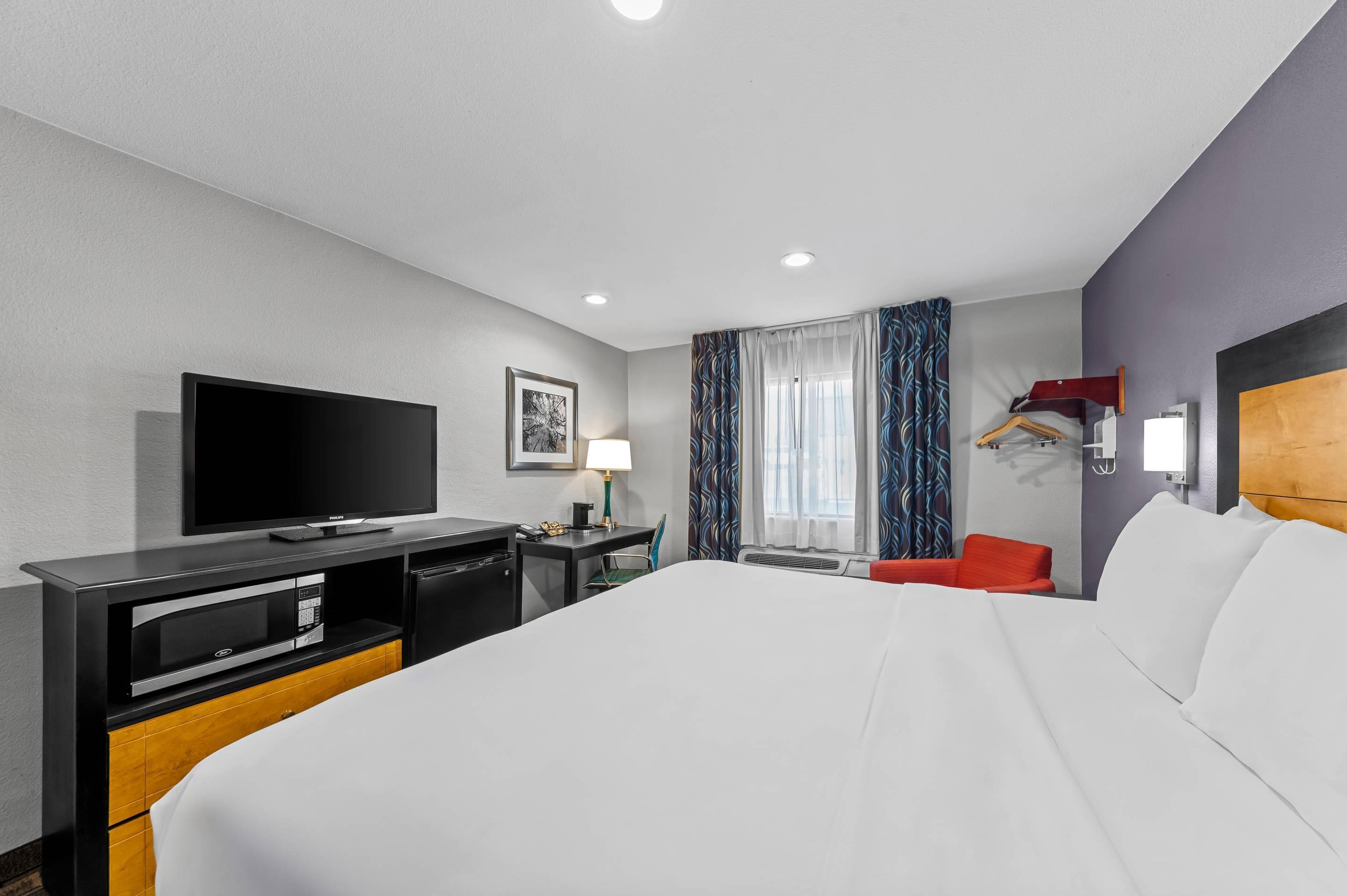 Suite King Size Bed