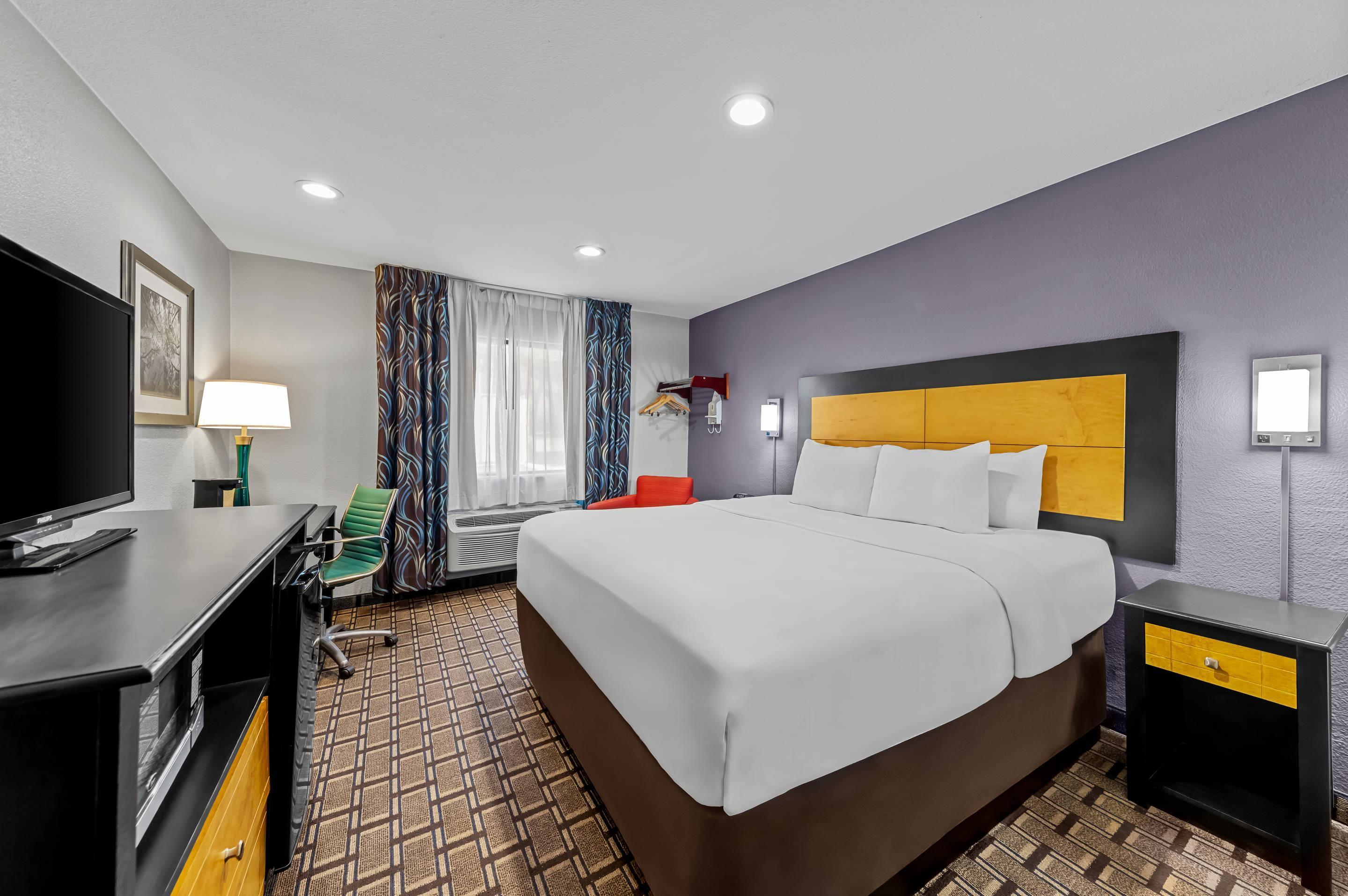 Suite King Size Bed