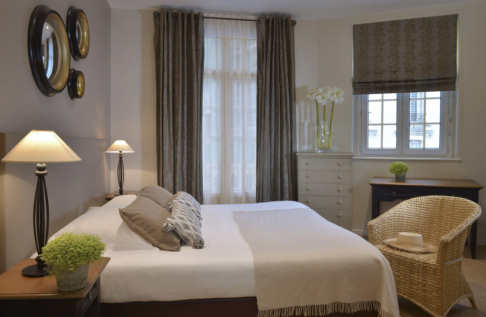 Double Deluxe One Bed