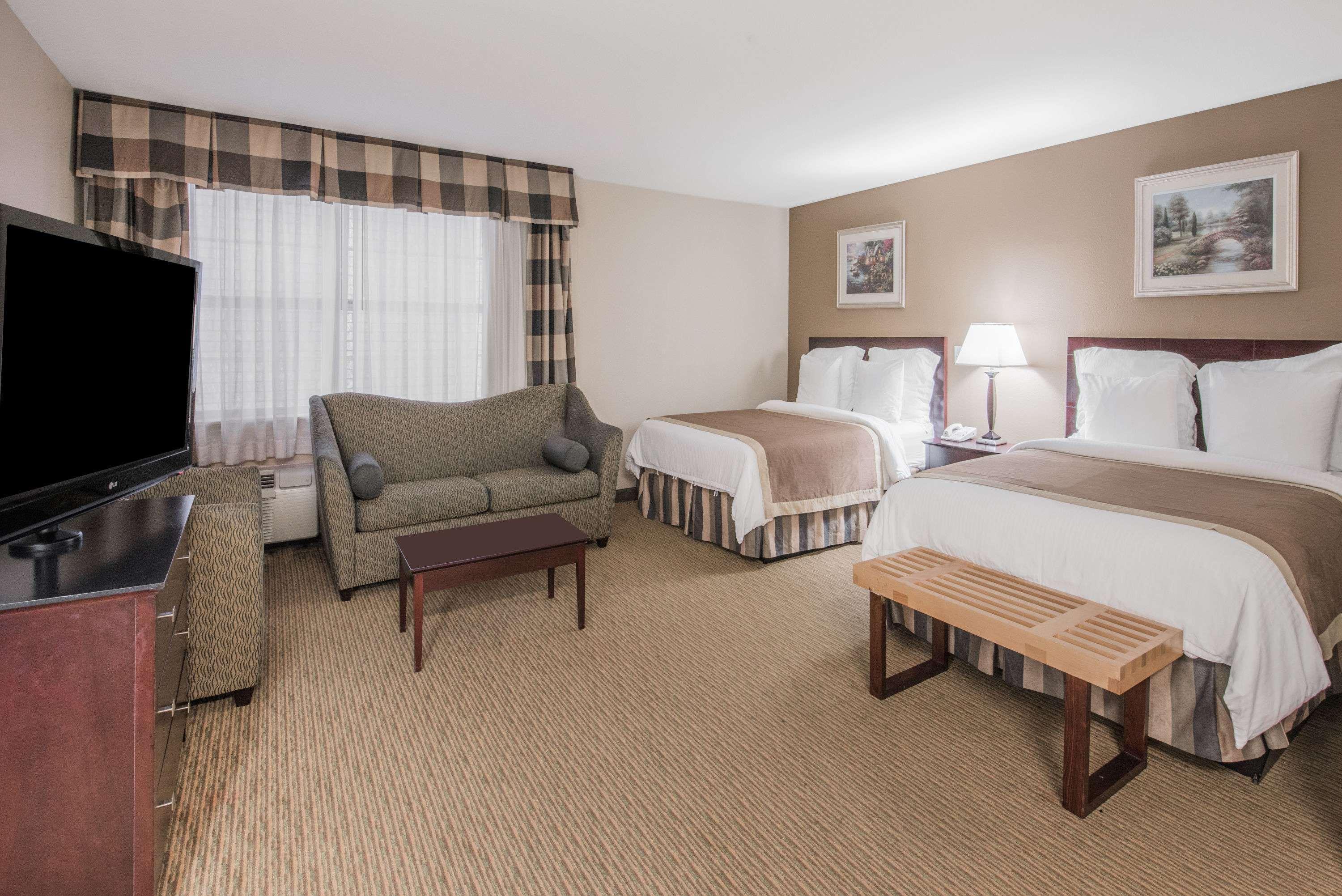 Suite Two Queen Beds