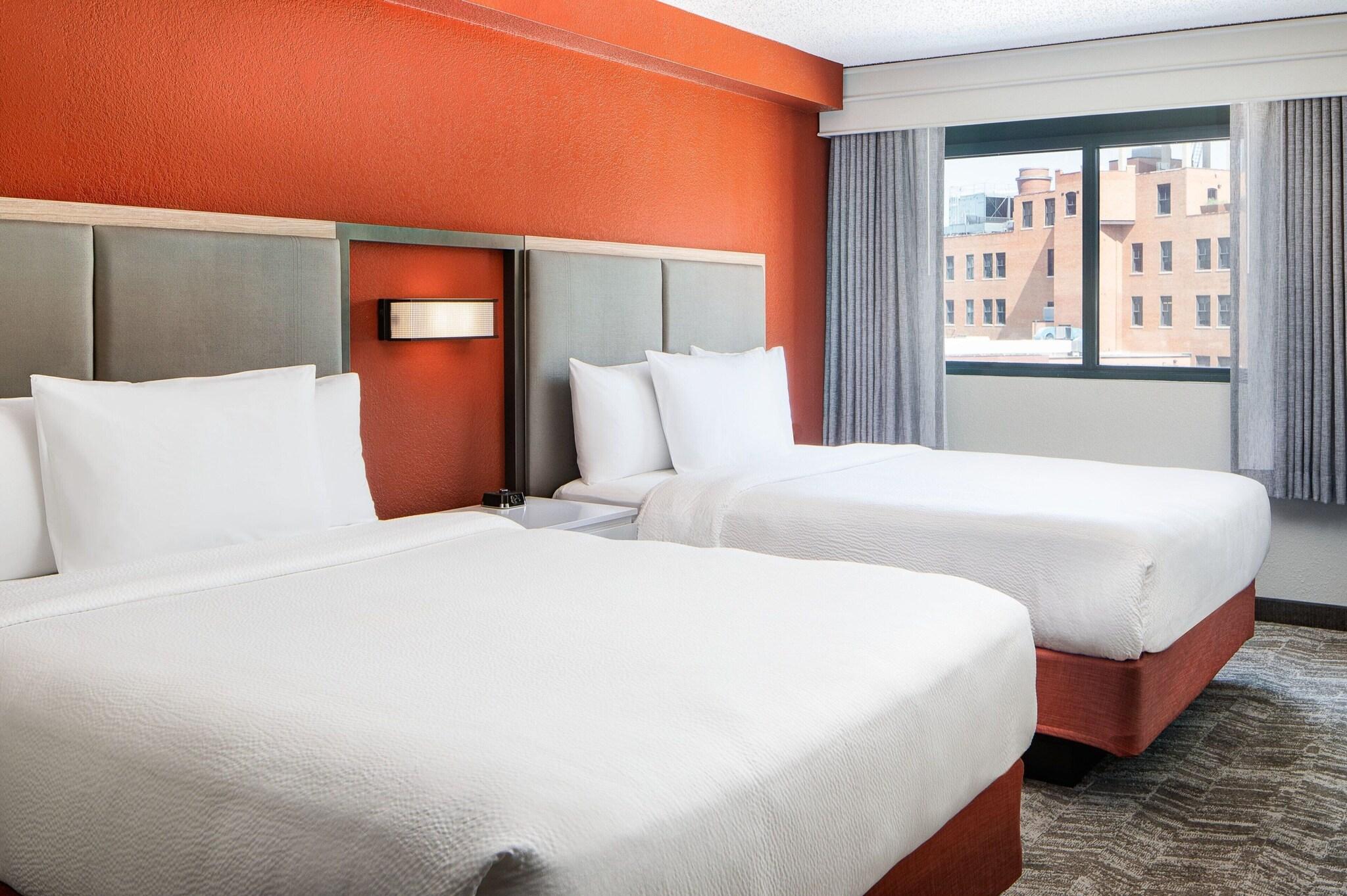 Suite City View Two Queen Beds