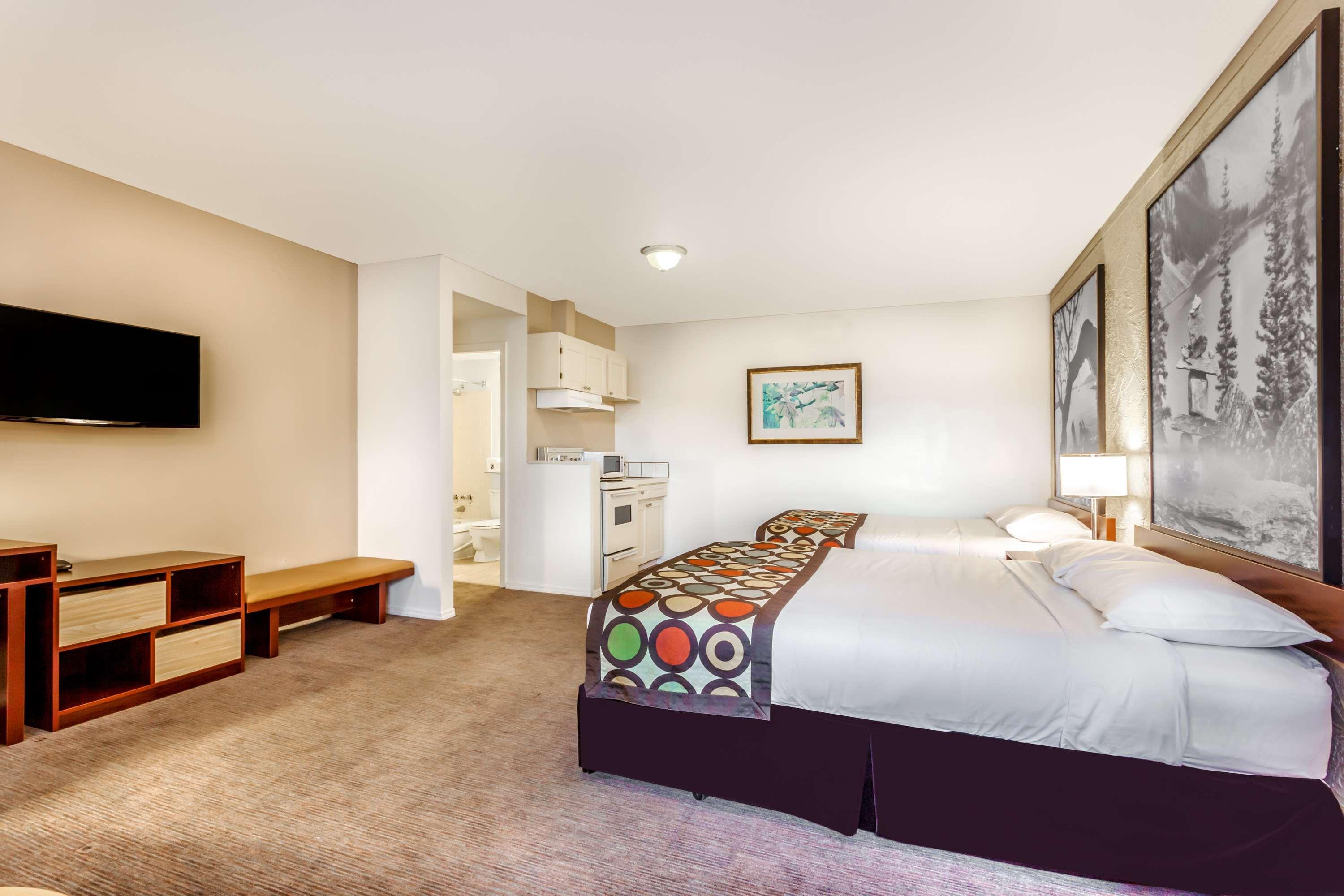 Quadruple Two Queen Beds