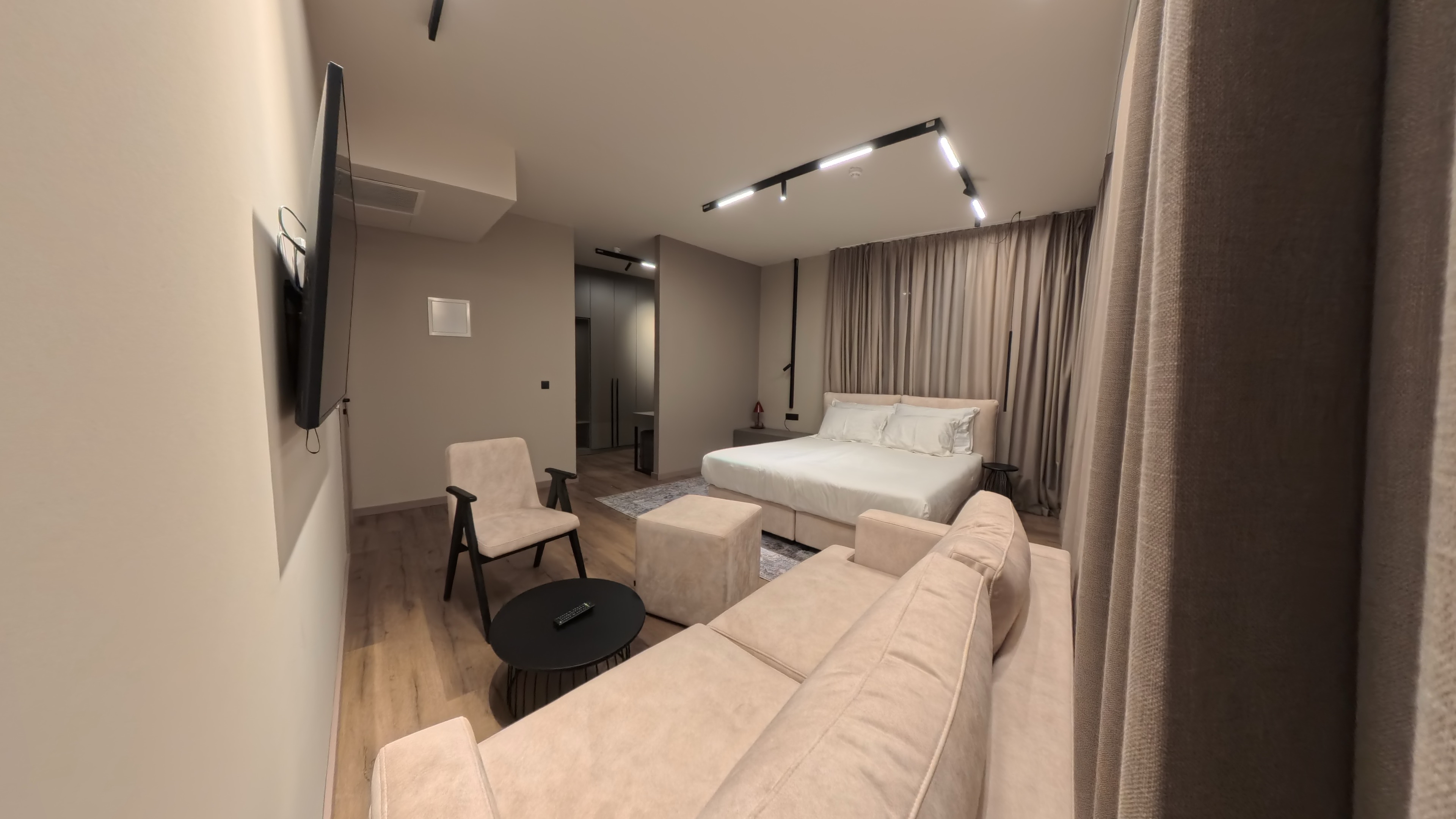 Double Deluxe One Bed