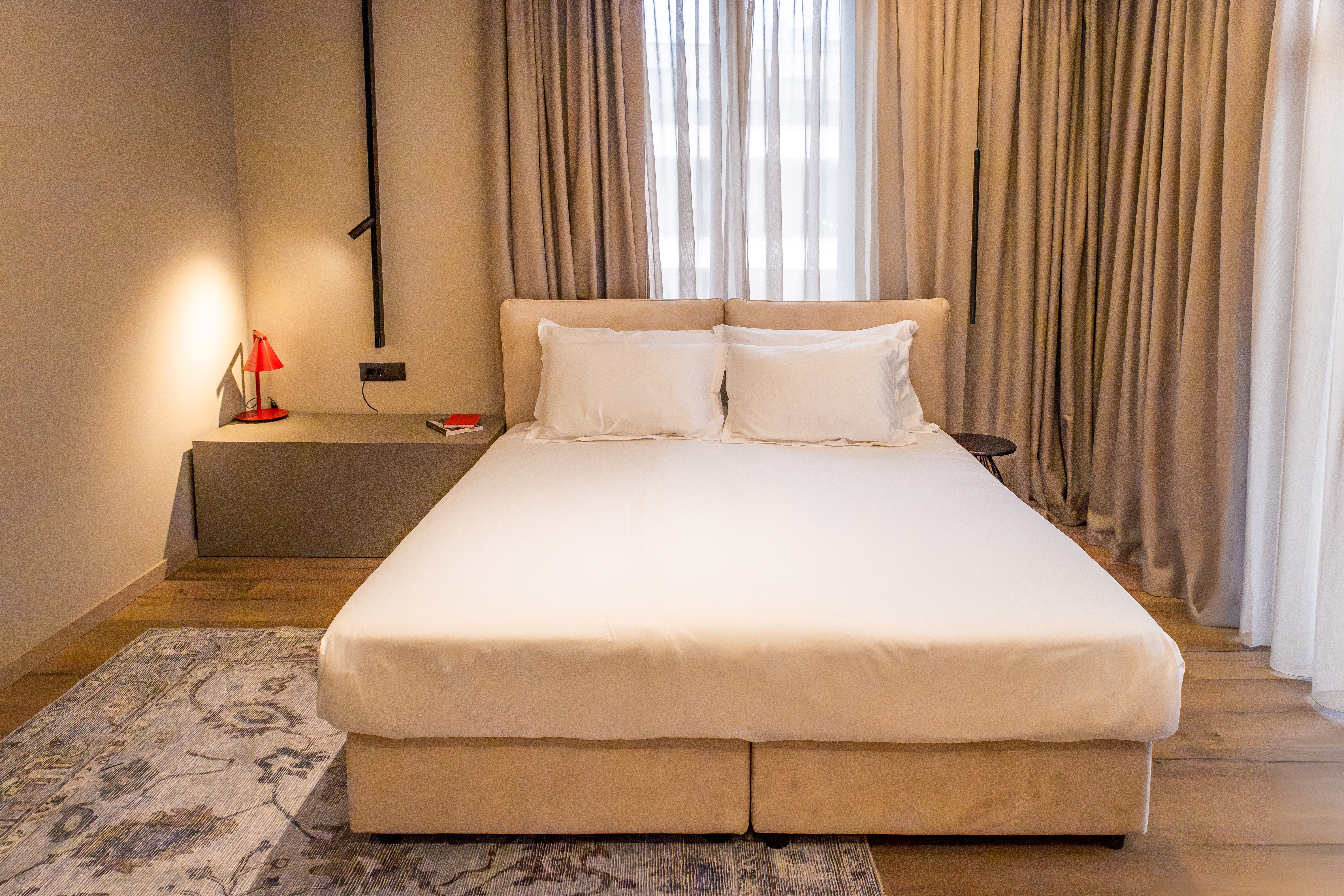 Double Deluxe One Bed