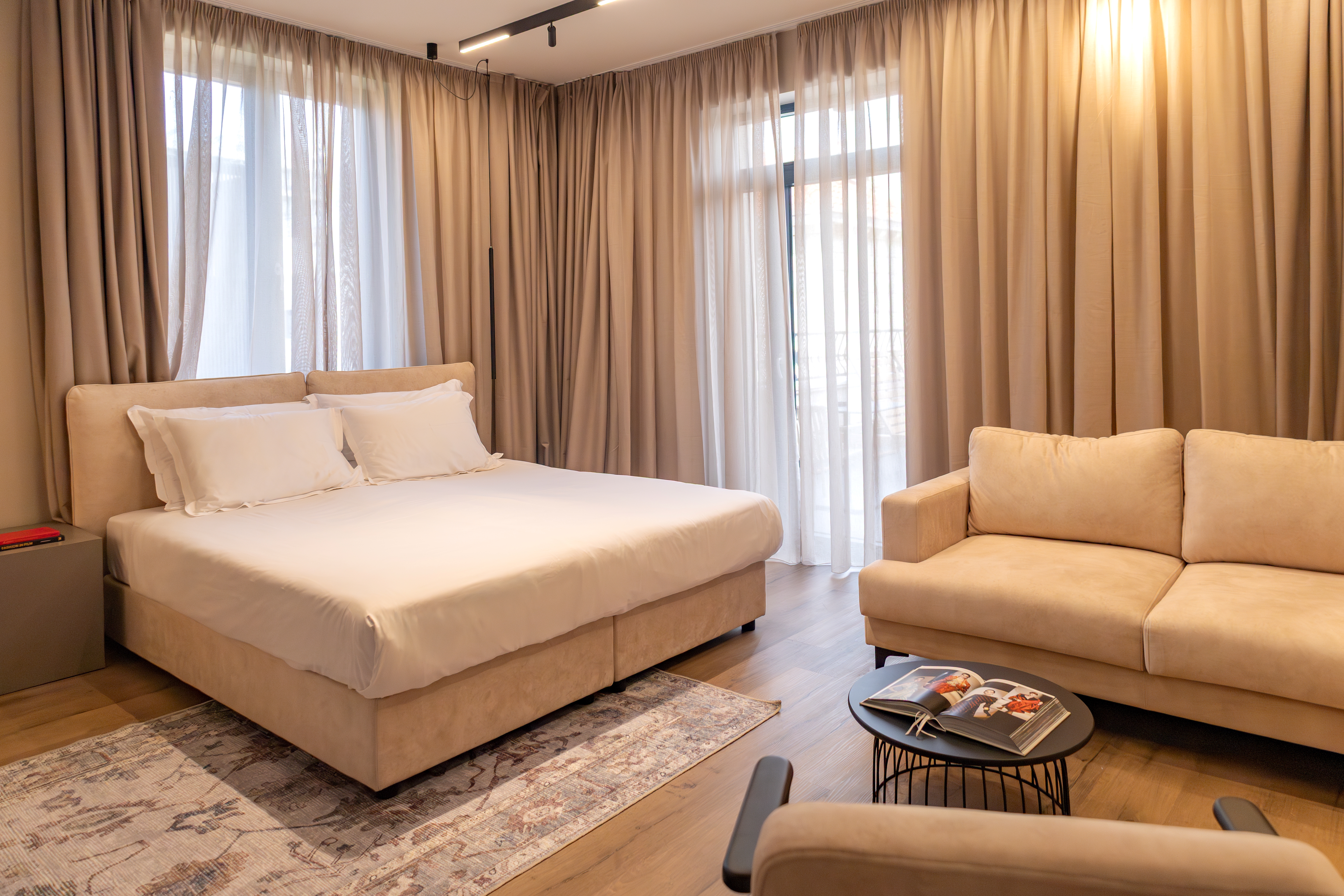 Double Deluxe One Bed