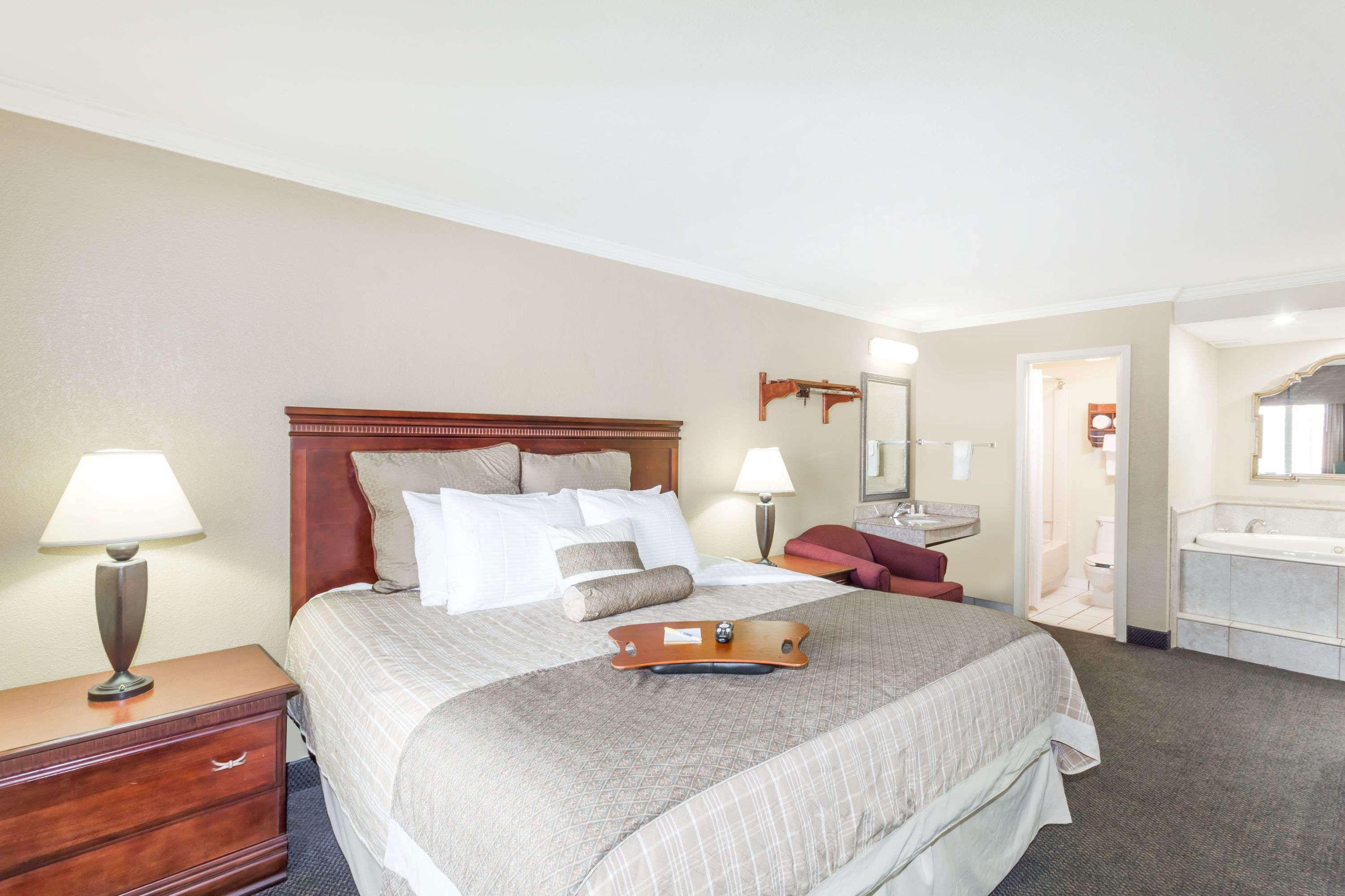 Room King Bed Non Smoking