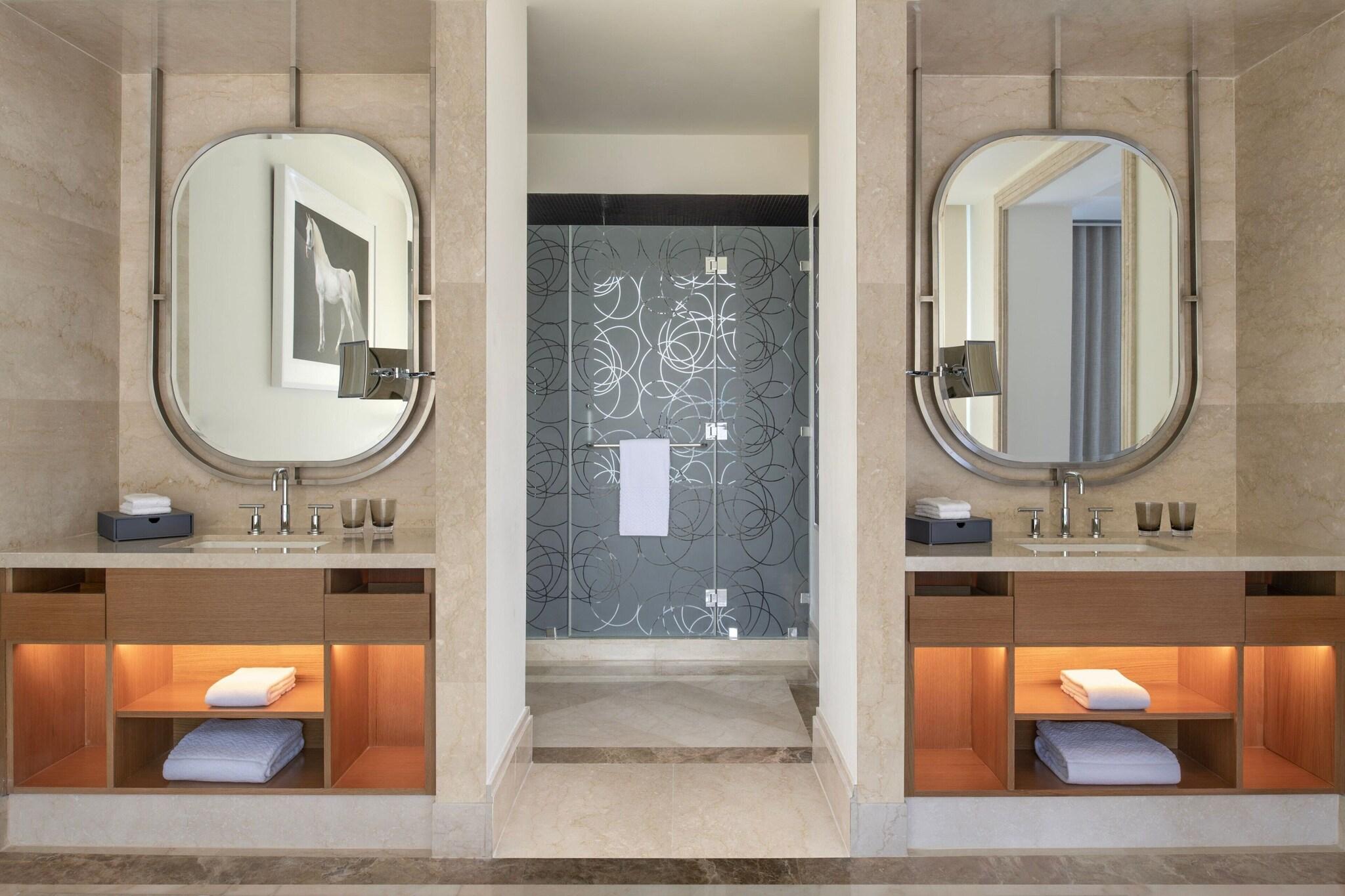 Suite Presidential with Views