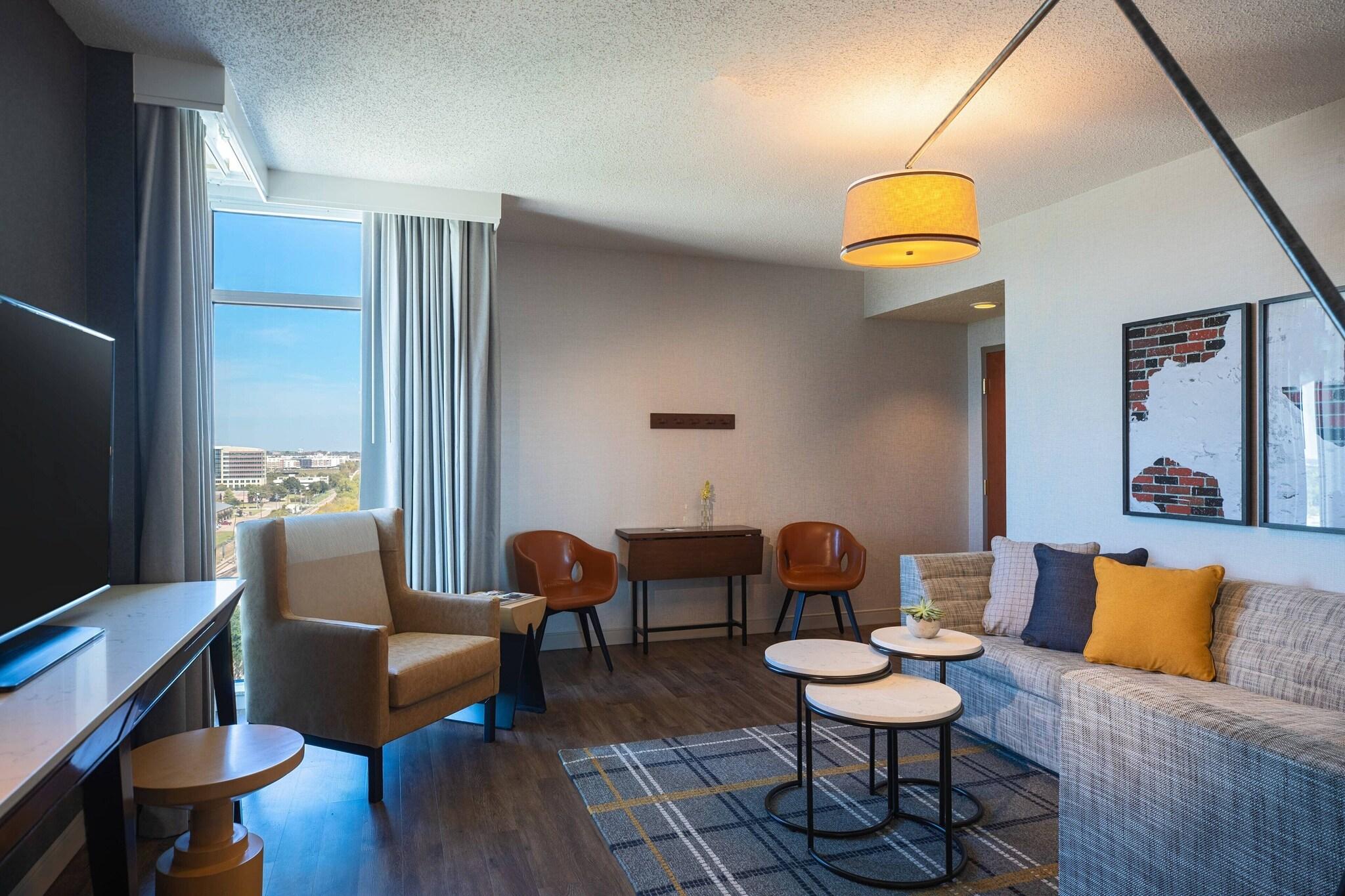 Suite Accessible King Size Bed