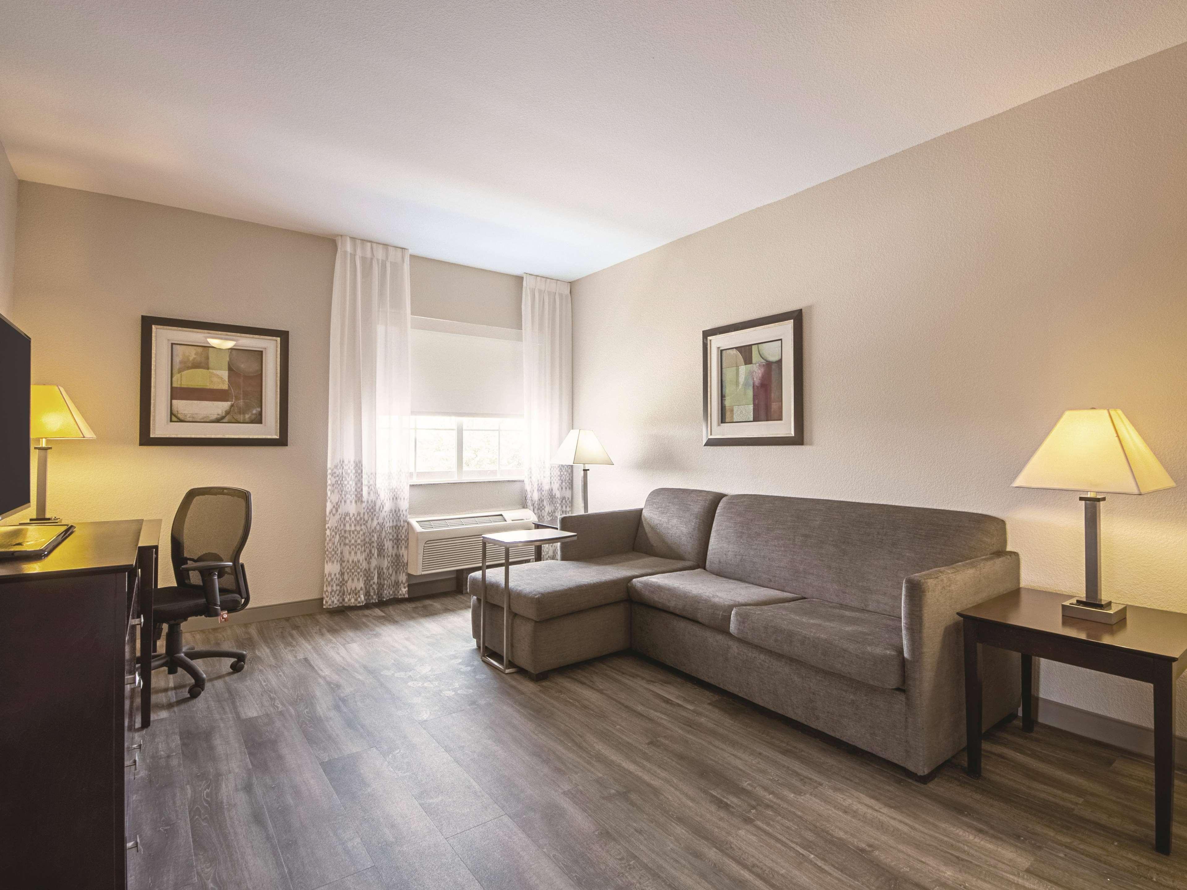 Suite Deluxe King Bed