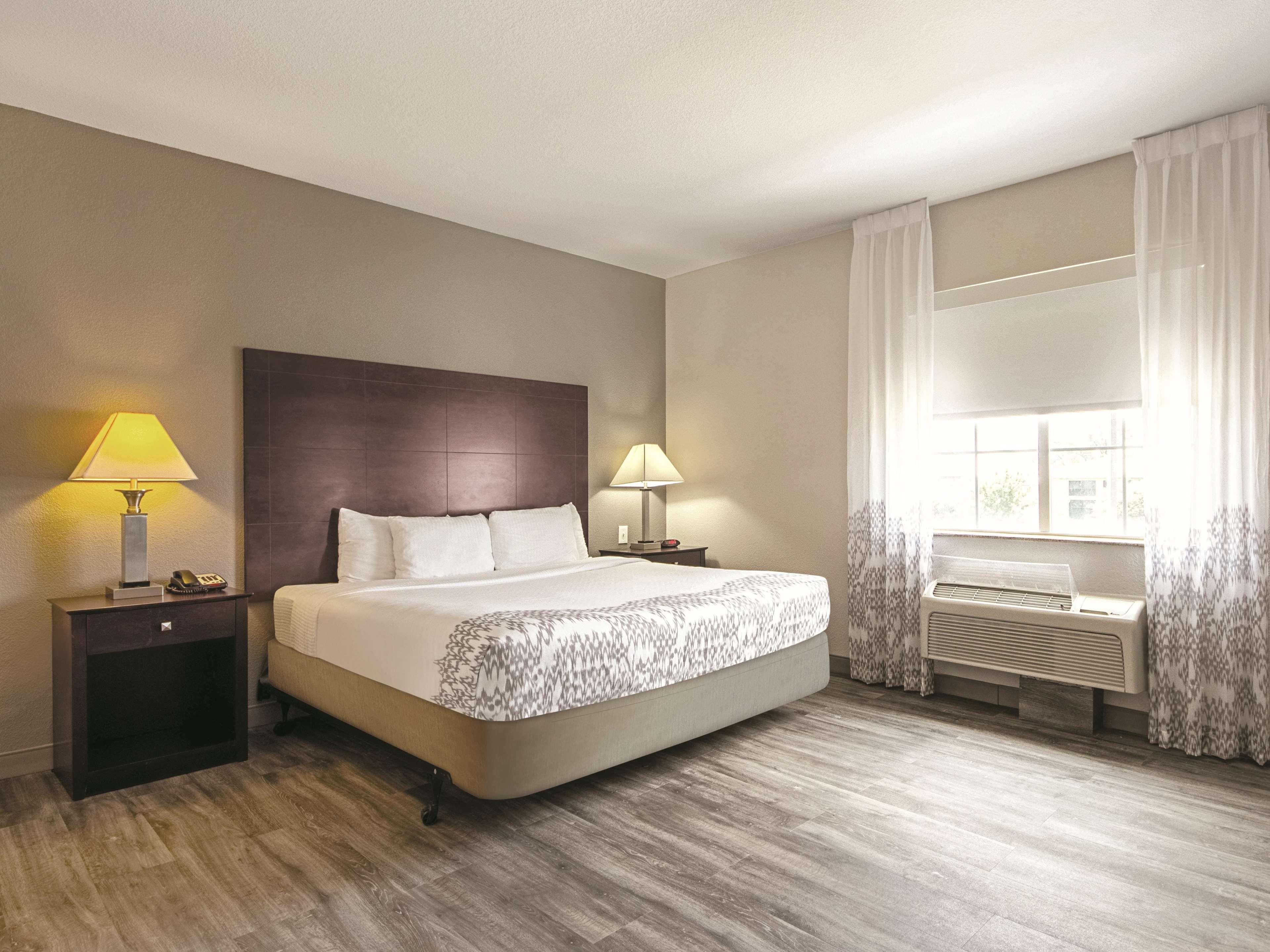 Suite Deluxe King Bed