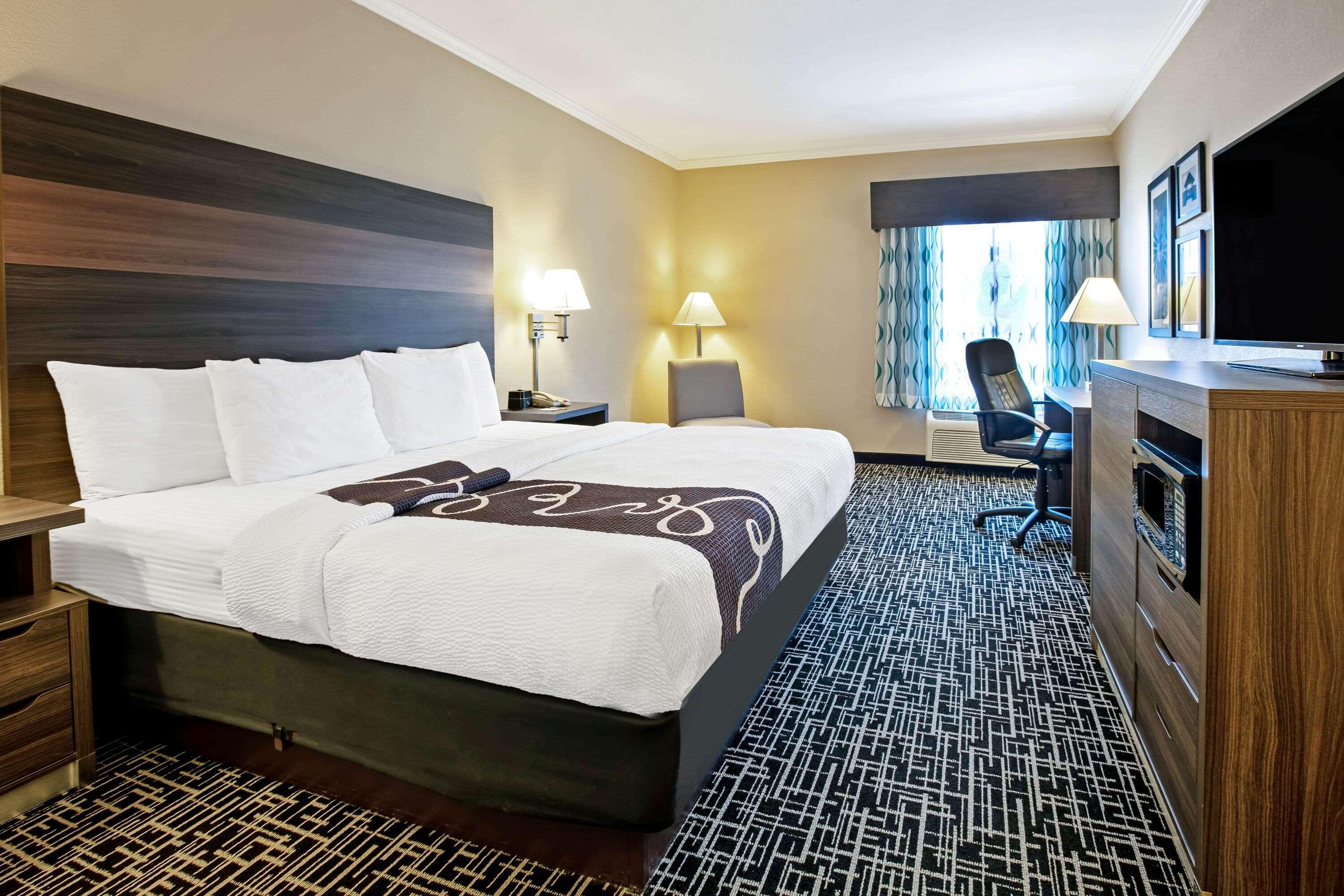 Double King Bed Non Smoking