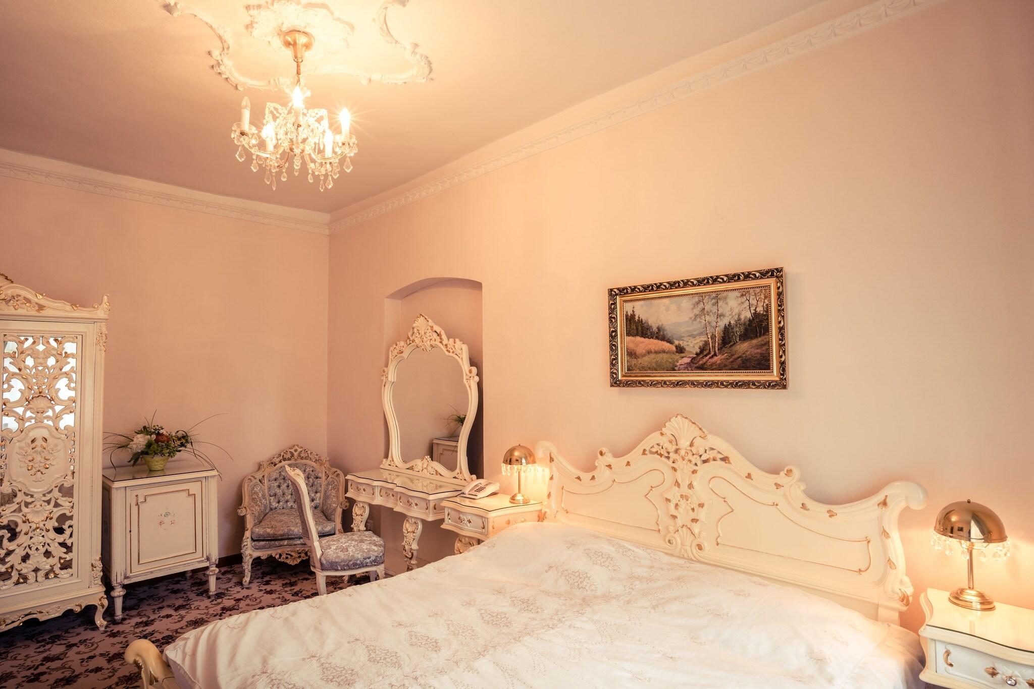 Suite Queen Size Bed