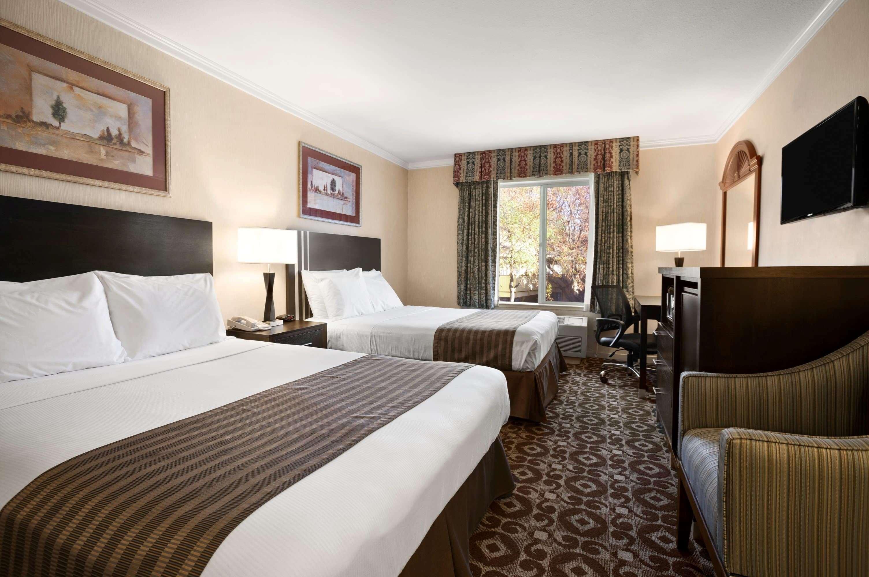 Quadruple Two Queen Beds