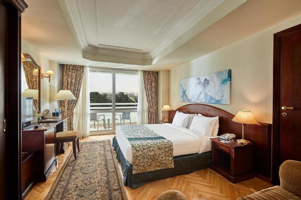 Family Room Executive