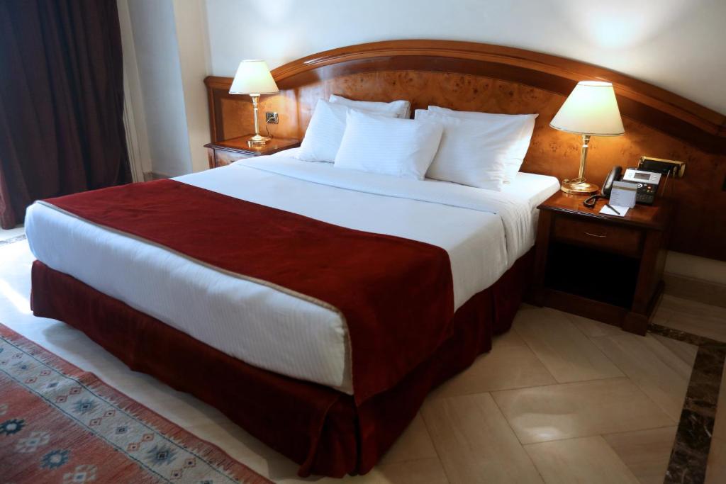 Double Deluxe King Bed