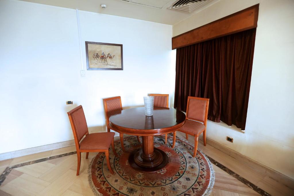 Suite Deluxe King Bed