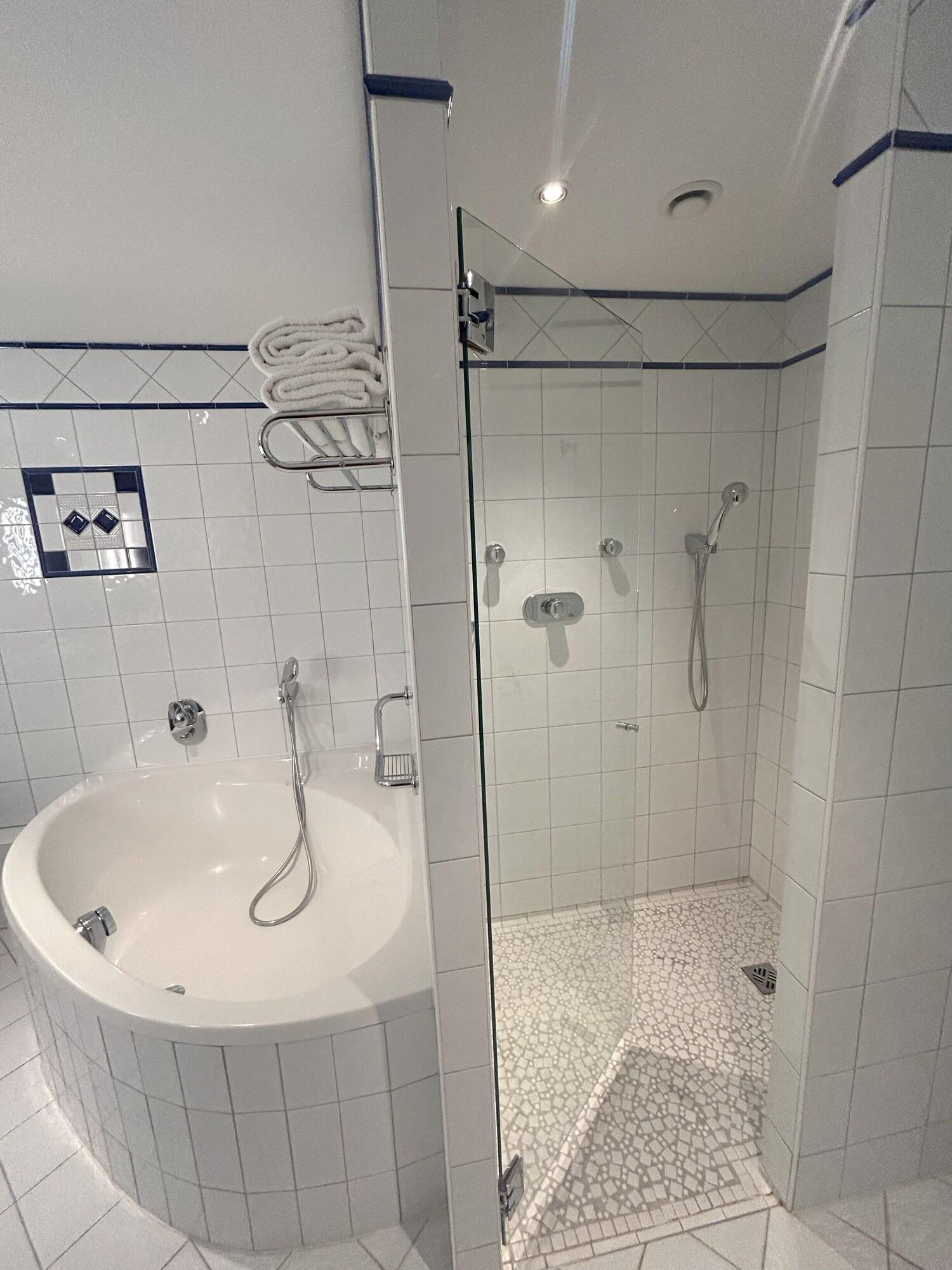 Twin Deluxe with Views