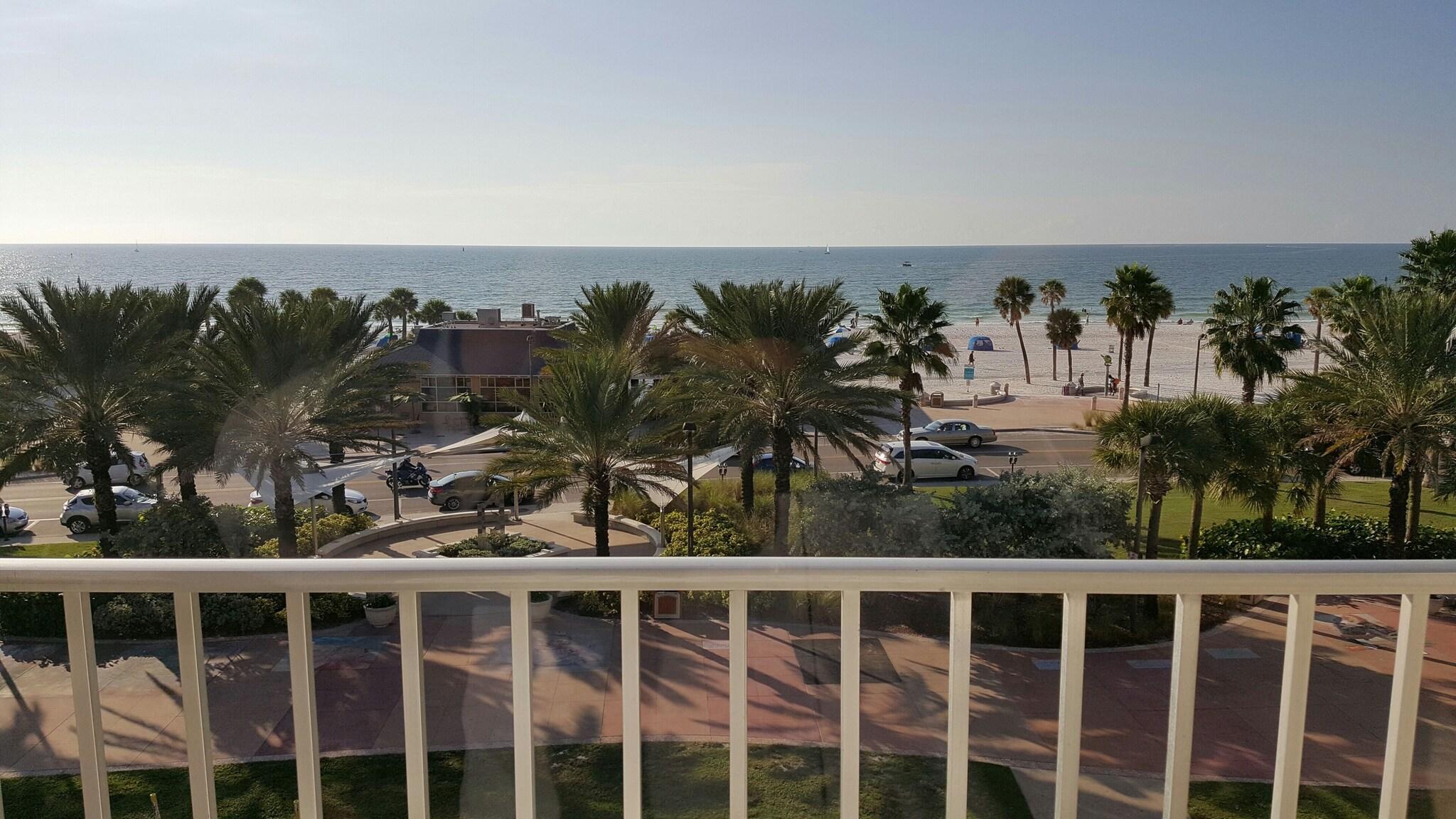 Studio Two Queen Beds Pool View