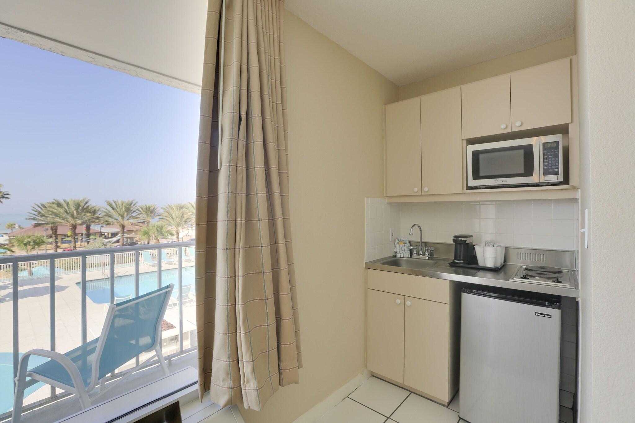 Studio Two Queen Beds Pool View