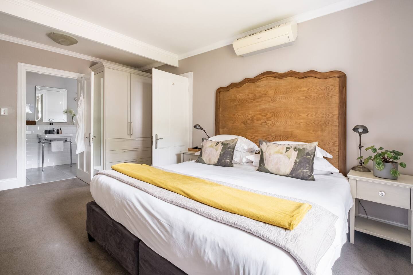 Apartment One Bedroom One Bathroom