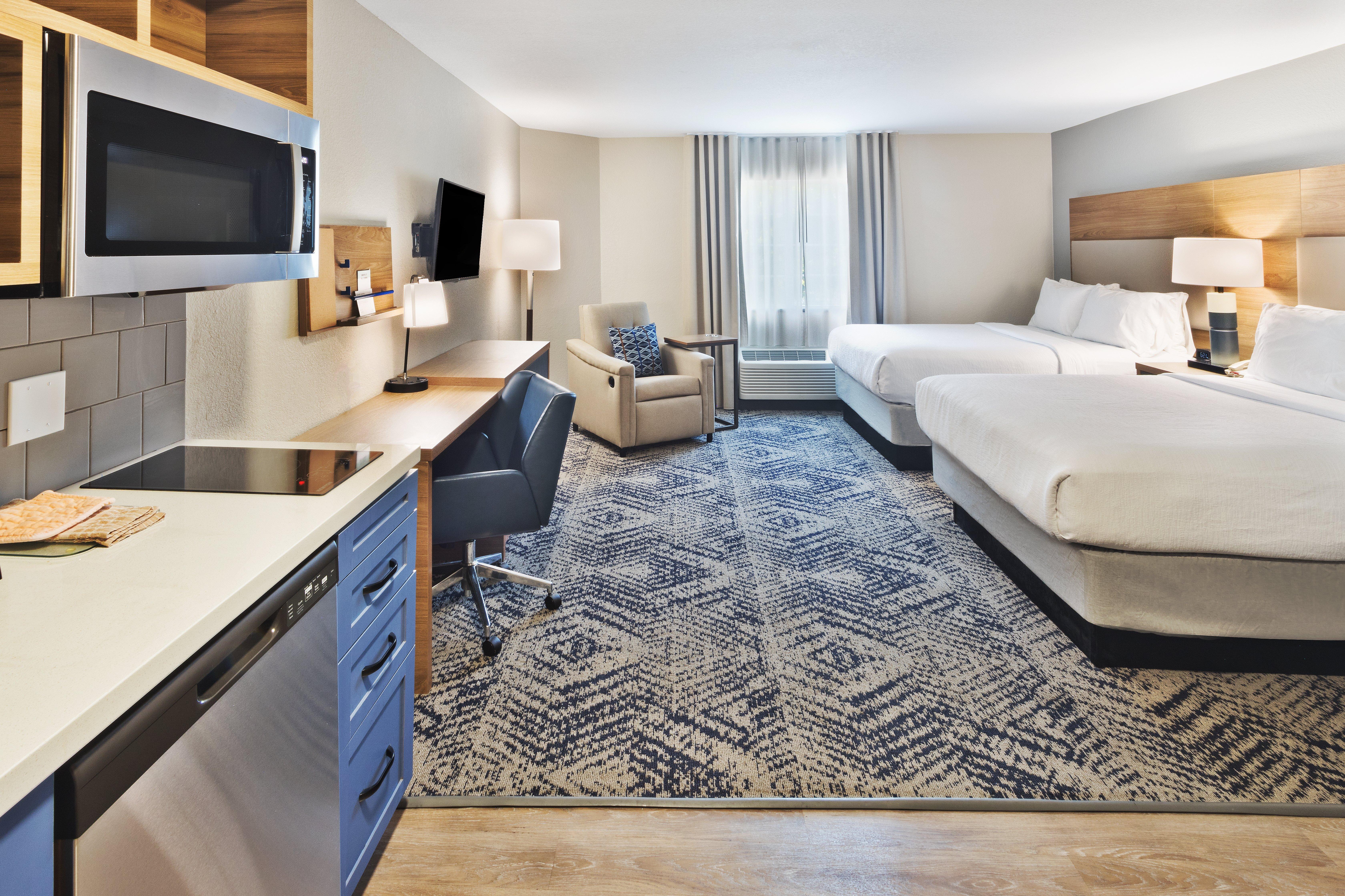 Studio Two Queen Beds