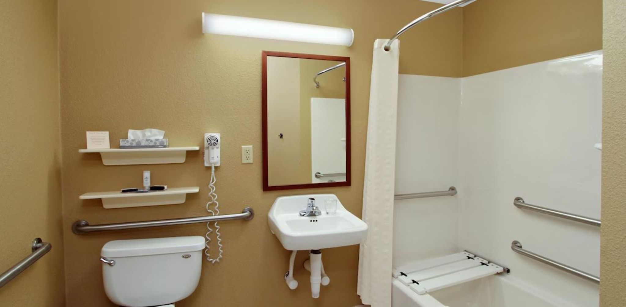 Studio Accessible-queen Size Bed