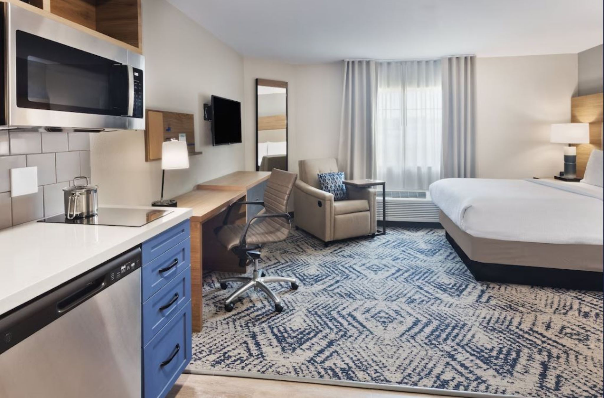 Studio Accessible-queen Size Bed