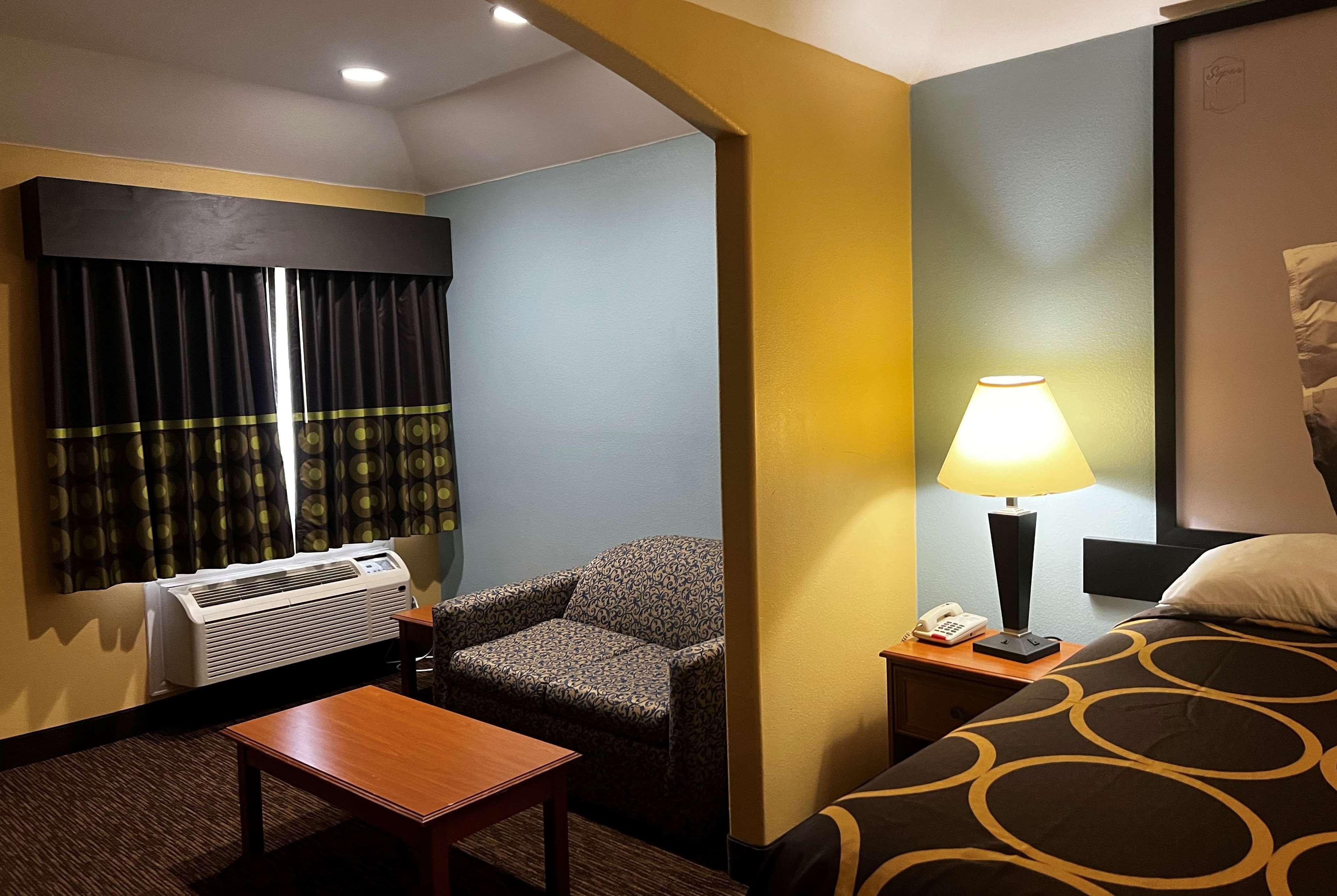 Room King Bed Non Smoking